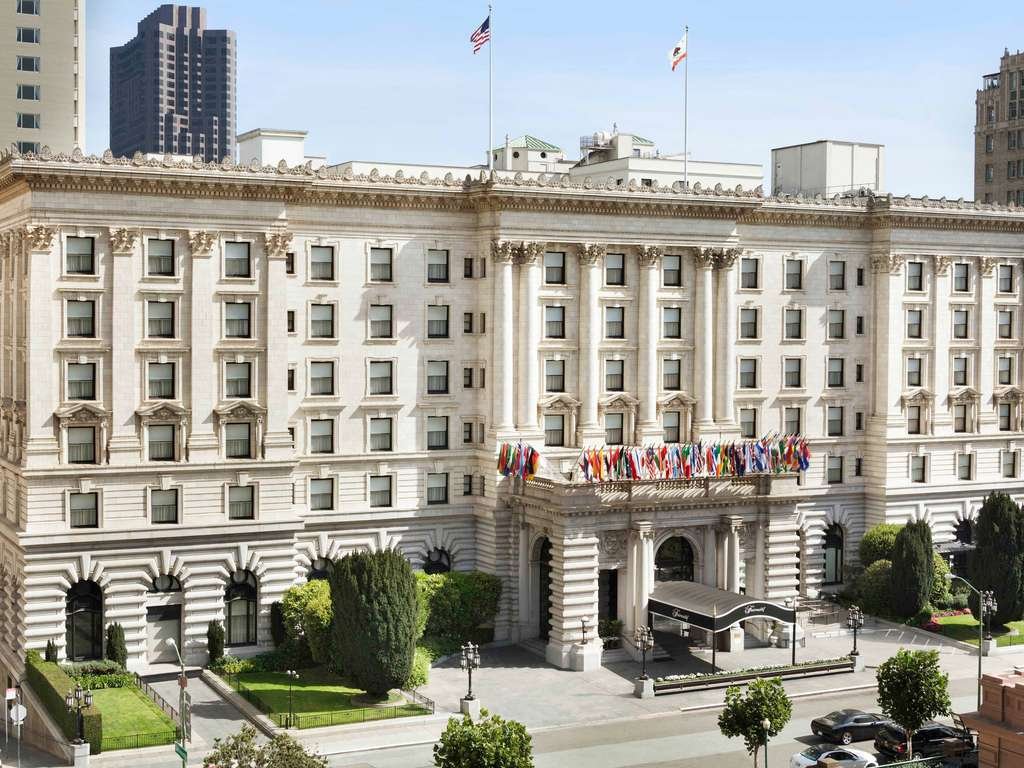 Luxury Weddings at Fairmont San Francisco | Classic Florals &amp; Romantic Candlelight