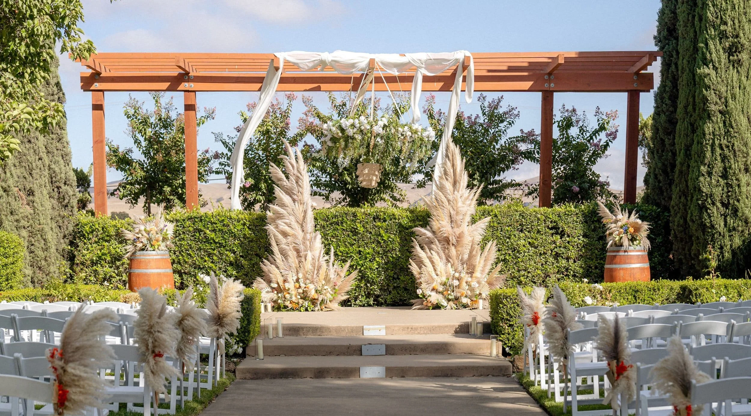 USING DRIED FLOWERS IN YOUR WEDDING DECOR — Flowers Valley Events