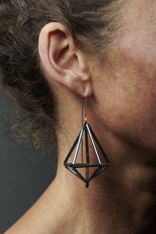 MatrixEarringGunmetal10strand800x600.jpeg
