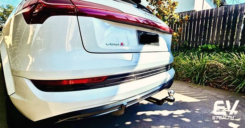The first @etron_audi interchangeable hitch and tow combo installed in Australia. Expanding your #electricvehicle experience to suit your lifestyle choices.
.
.
.
.
.
.
#evstealth #evstealthsolutions #evtowing #evtowbars #sustainabletransport #emobil