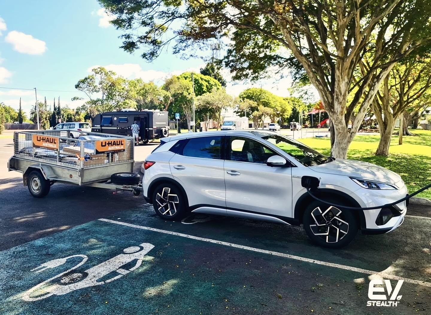 The advantage of charging with the #bydatto3 when you have a trailer. #neverunhook 
.
.
.
.
.
#evstealthsolutions #evtowing #evtowbars  #sustainabletransport #emobility #evstealth #electriccarsaustralia #electricvehicles #stealthmode #electricvehicle