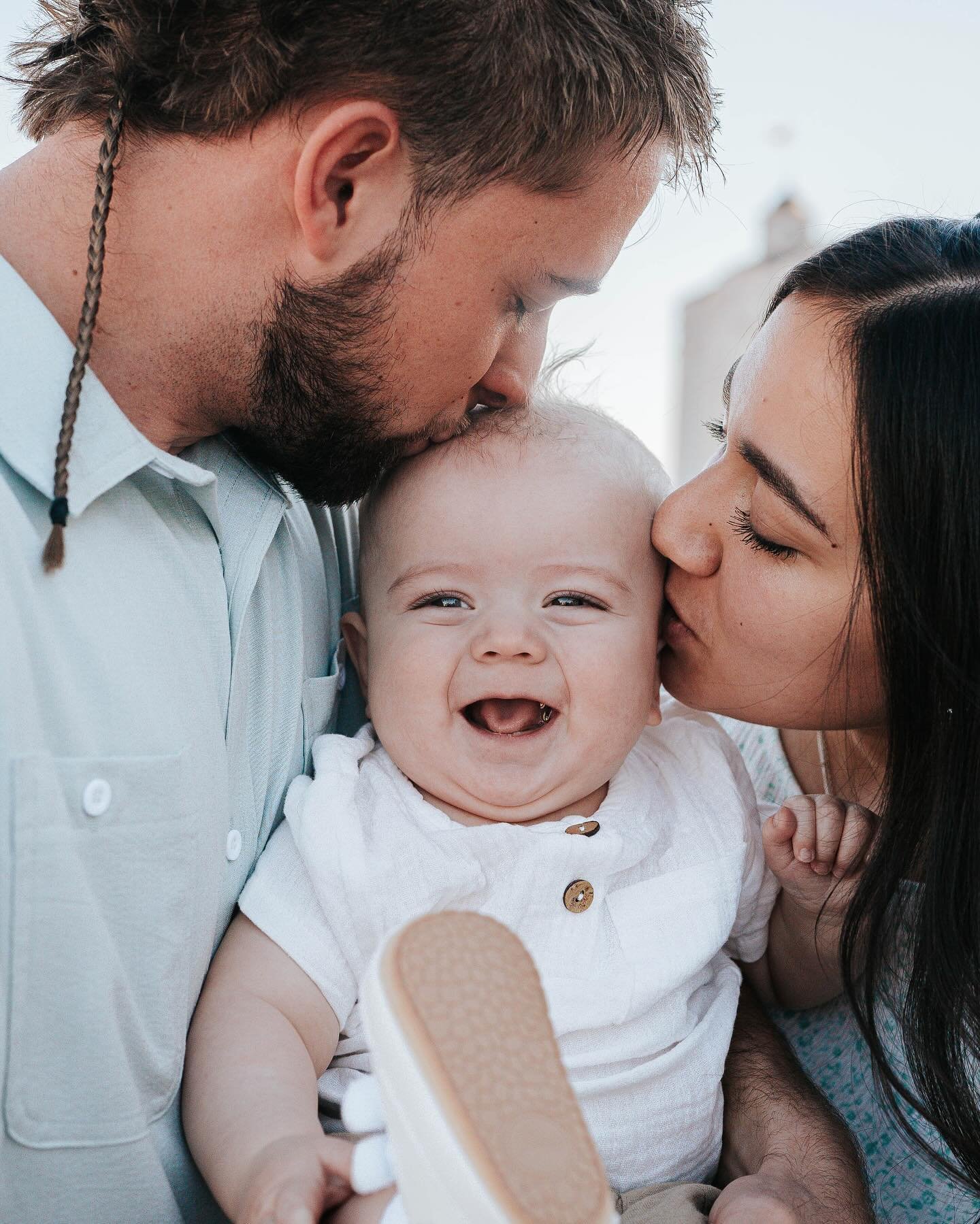 this sweet family was too much fun to capture. ✨🤍
.
.
babby jay loved every second, thanks to my mom for having props &amp; shaking keys. i&rsquo;m loving every second i get to spend with my amazing clients. soo grateful for all of you. 🤩

#utahpho