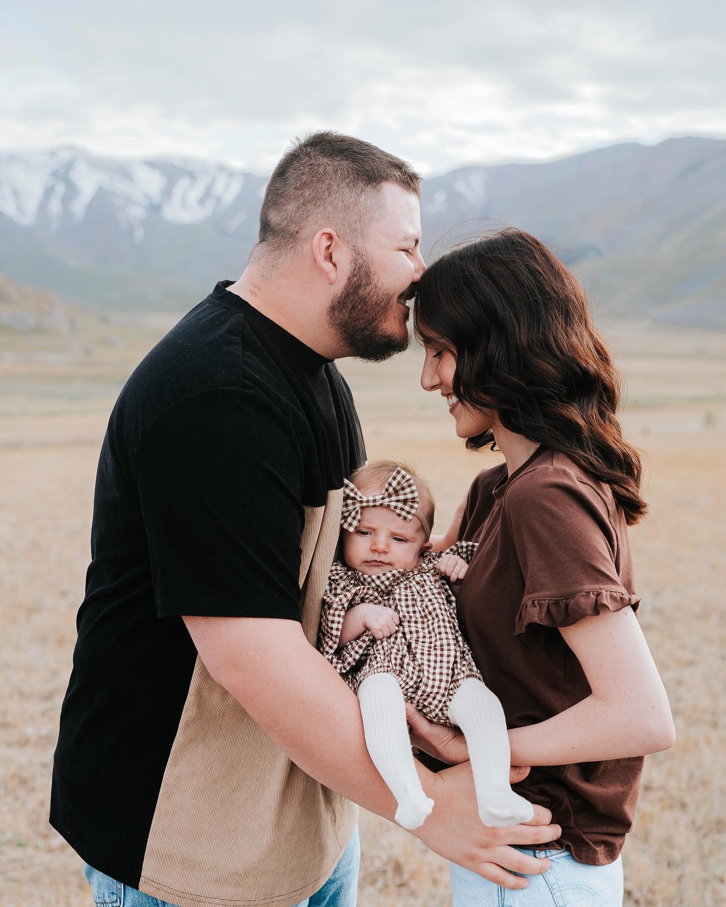 the mazur family &amp; thee sweetest baby girl lyla 🤍✨
&bull;
&bull;
during this shoot poor little lyla did not love the sun, she had a little spit up, crying, the bugs were swarming us, but through it all i got to capture special memories that will
