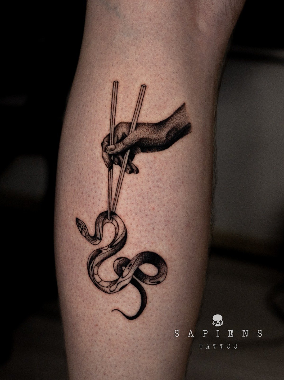 tatuaj mic pe picior pentru baieti realizat simplu