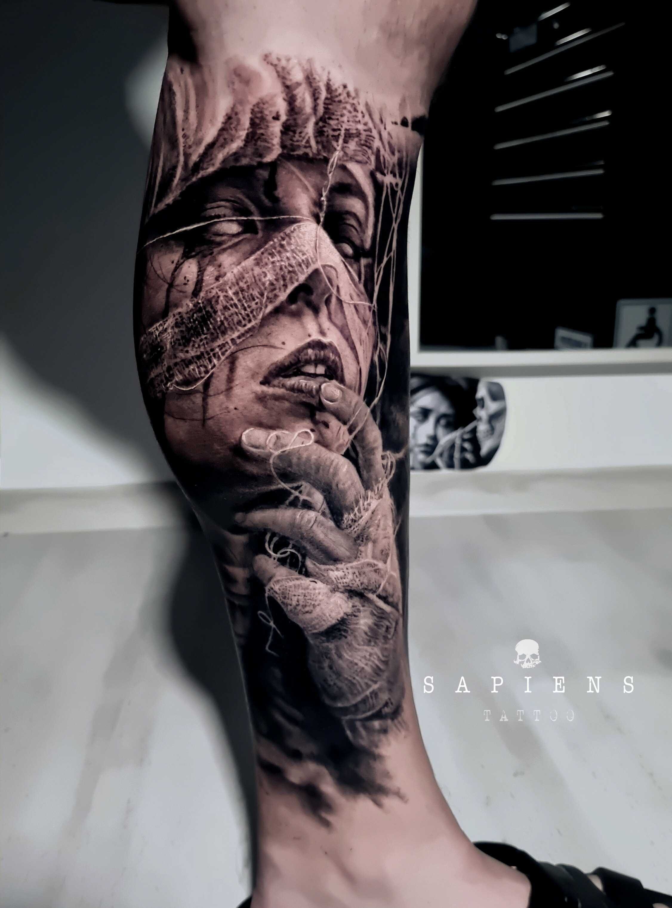 model de tatuaj pe picior pentru baieti