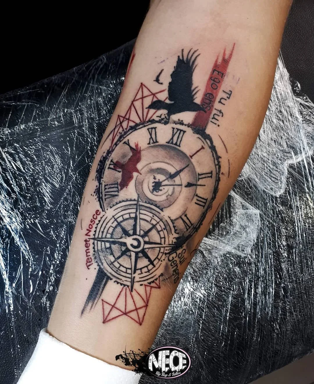 idee de trash polka tattoo pe picior