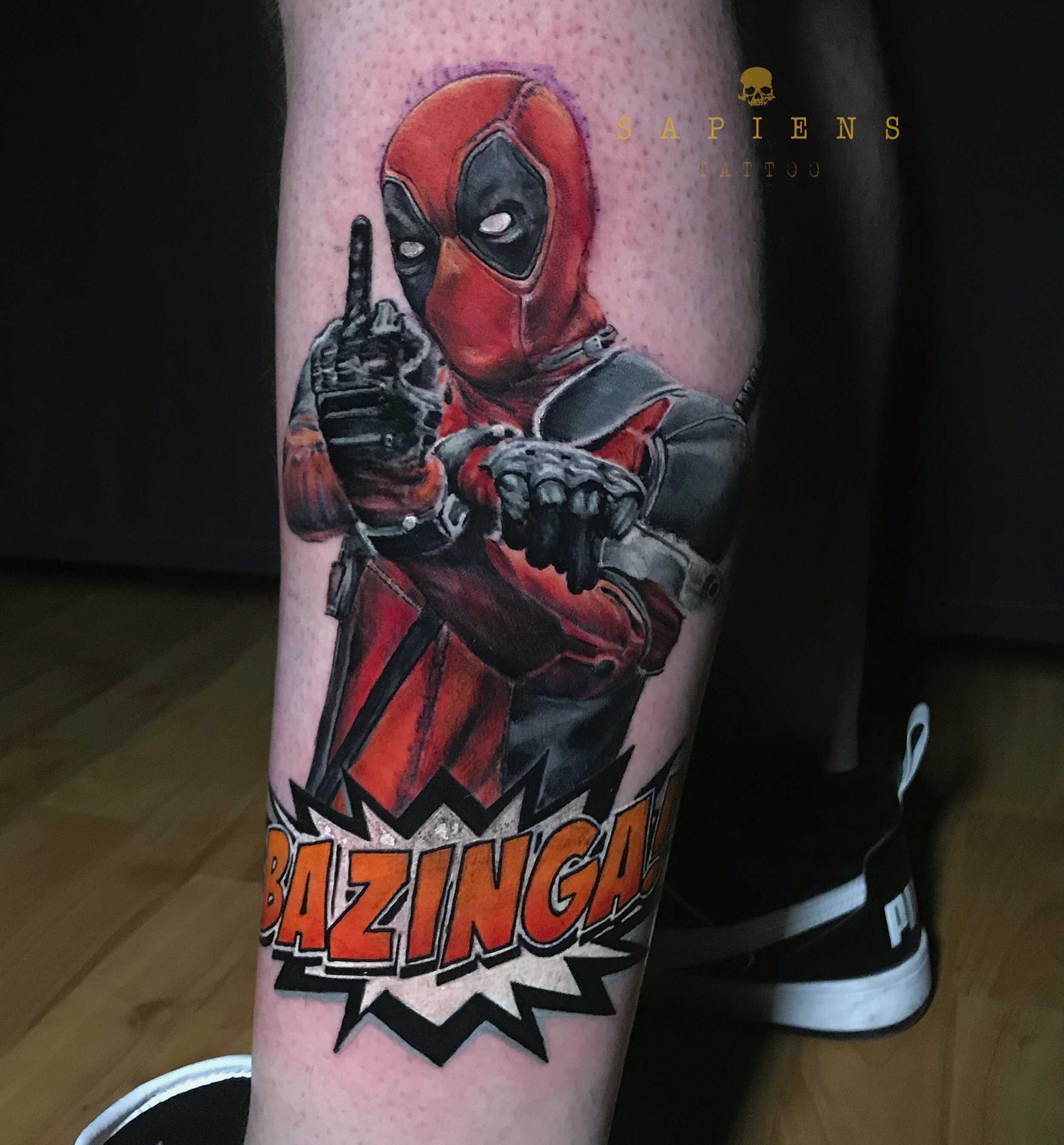 tatuaj pe gamba cu deadpool color