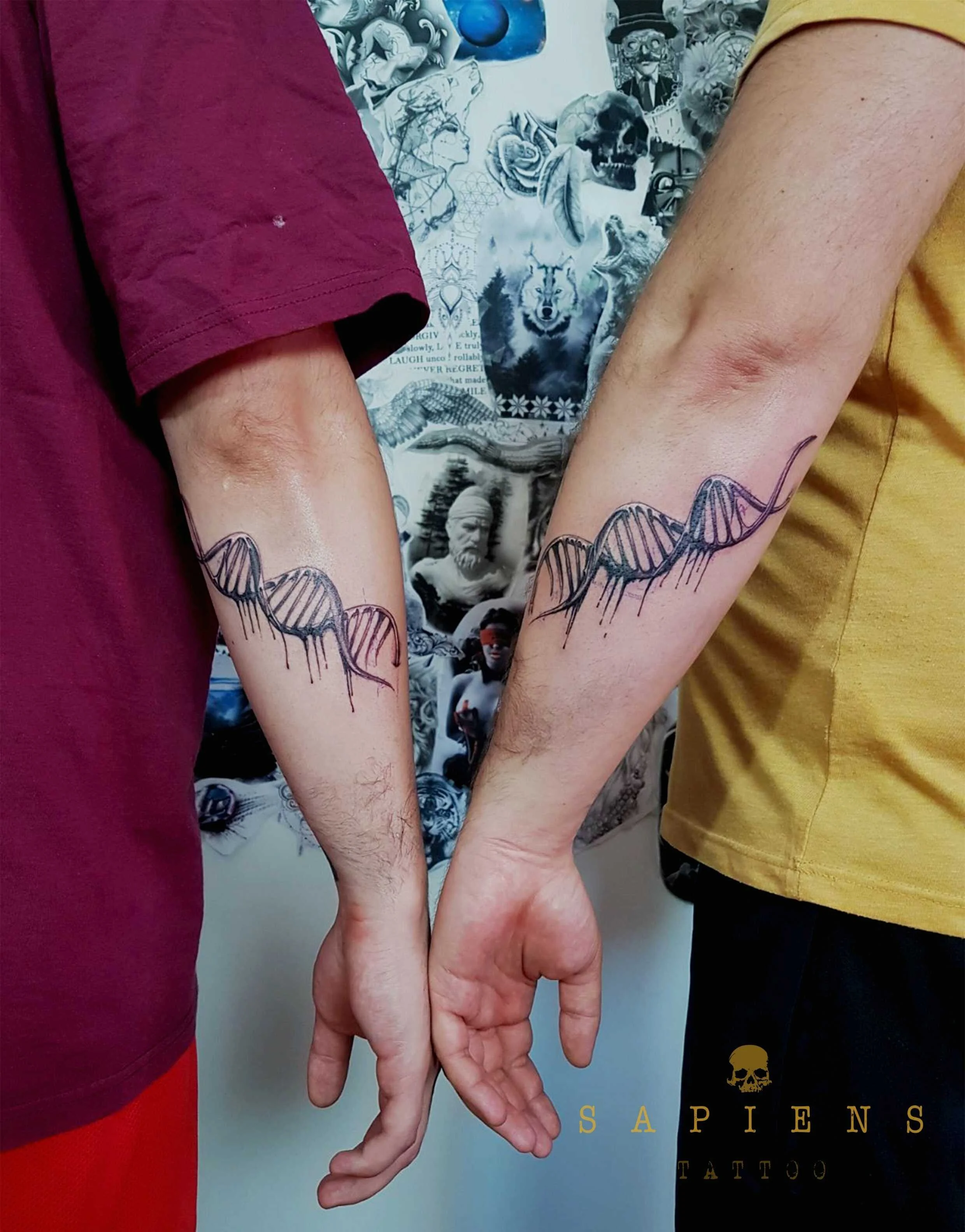 matching tattoo pentru doi frati cu simbolul adnului pe antebrat exterior