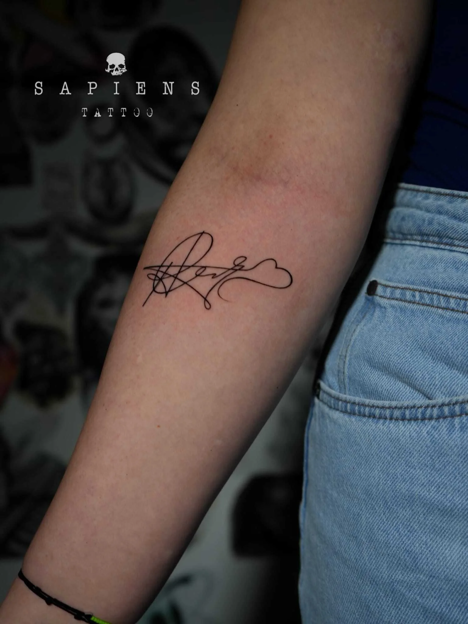 tatuaj realizat dupa semnatura cuiva