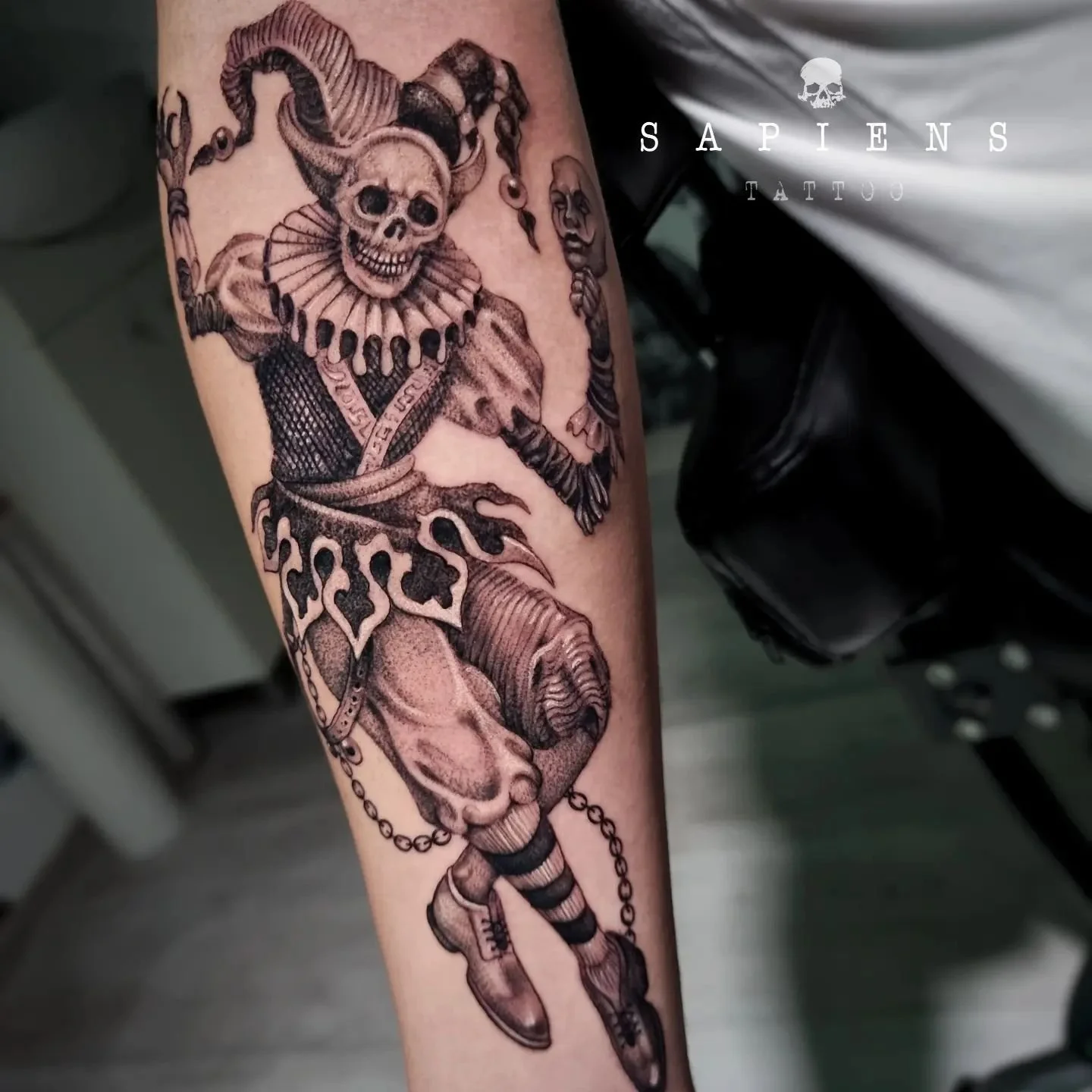 idee de tatuaj pe antebrat cu clovn