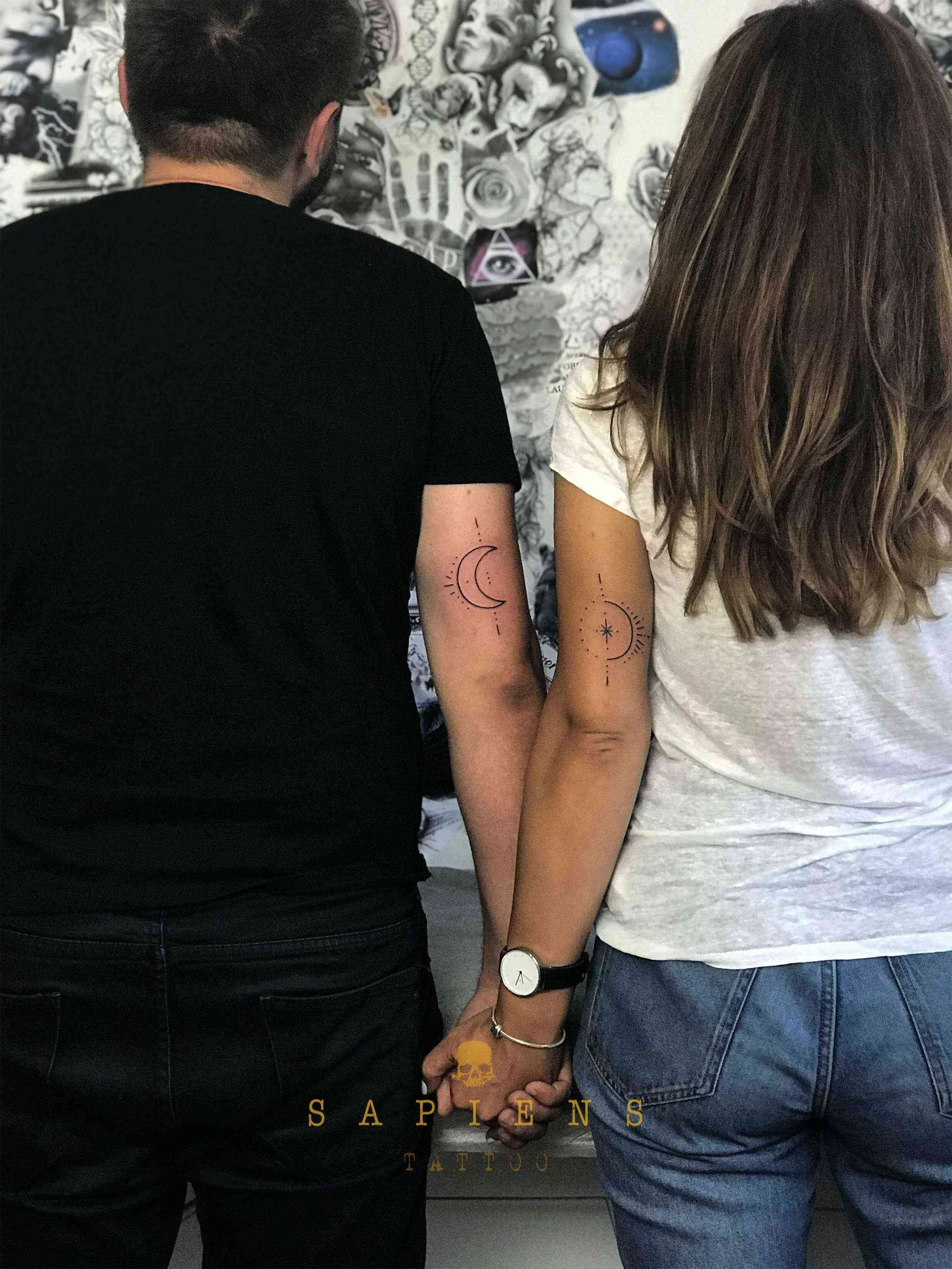 tatuaj pe triceps pentru un cuplu femeie si barbat cu soarele si luna fine line