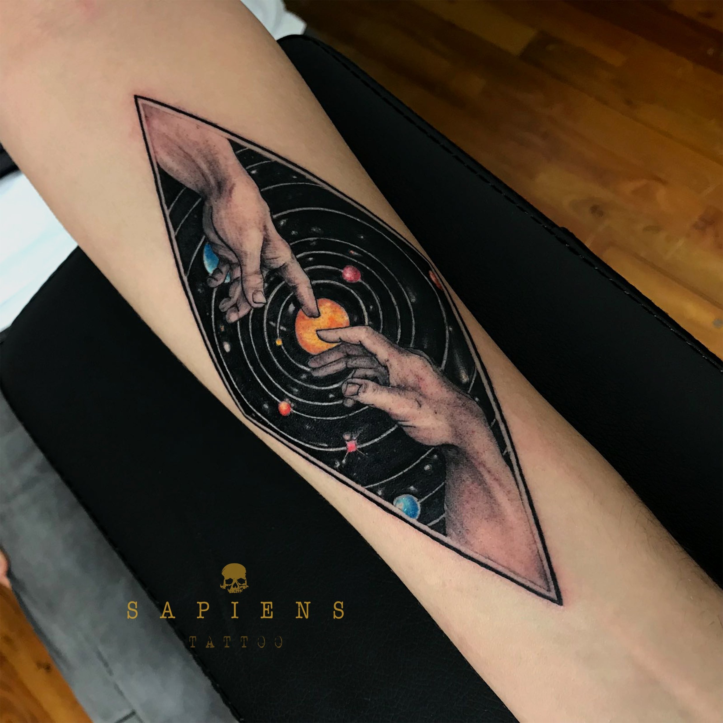 modele de tatuaje pe brat pentru barbati