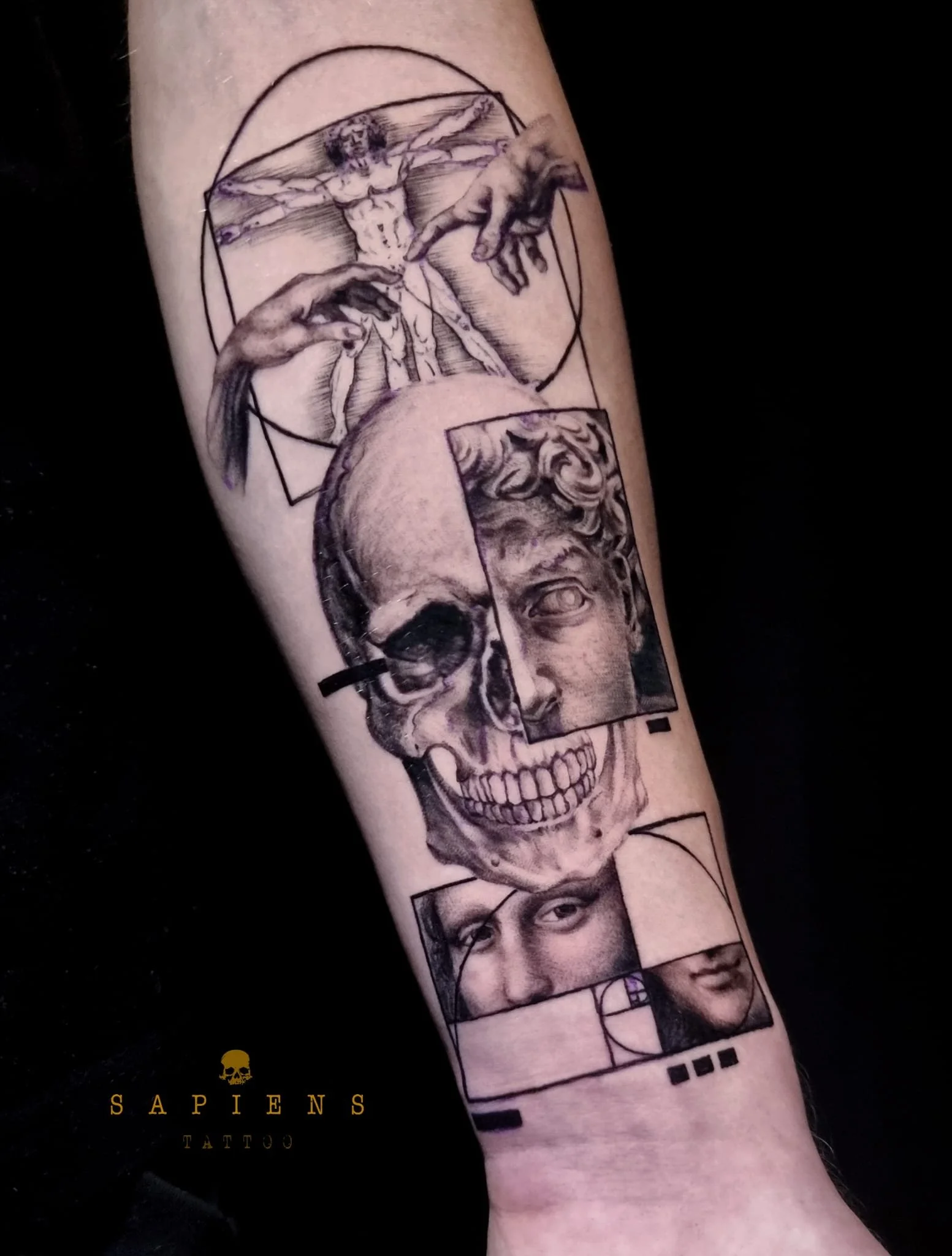 compozitie tatuaj pe antebrat in stil conceptual cu portretul monalisei