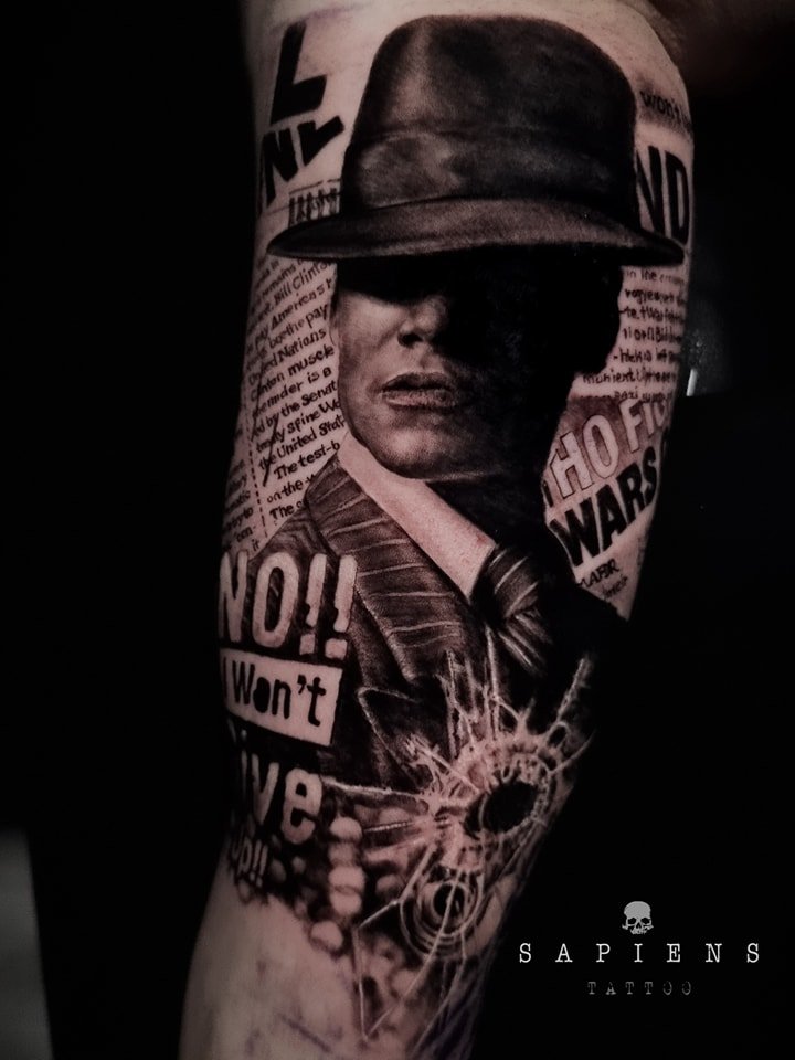 tatuaj black and gray personalizat cu personaje din mafie