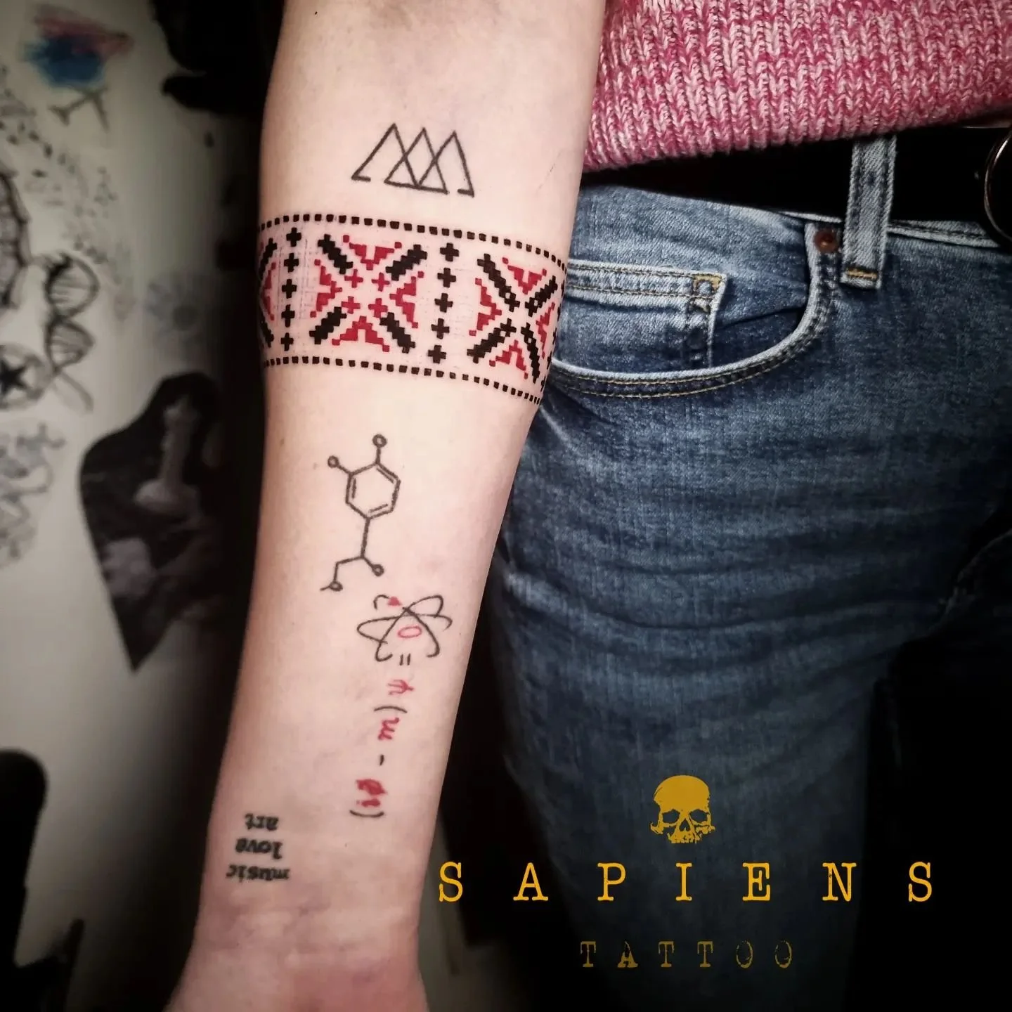 tatuaj bratara pentru femei