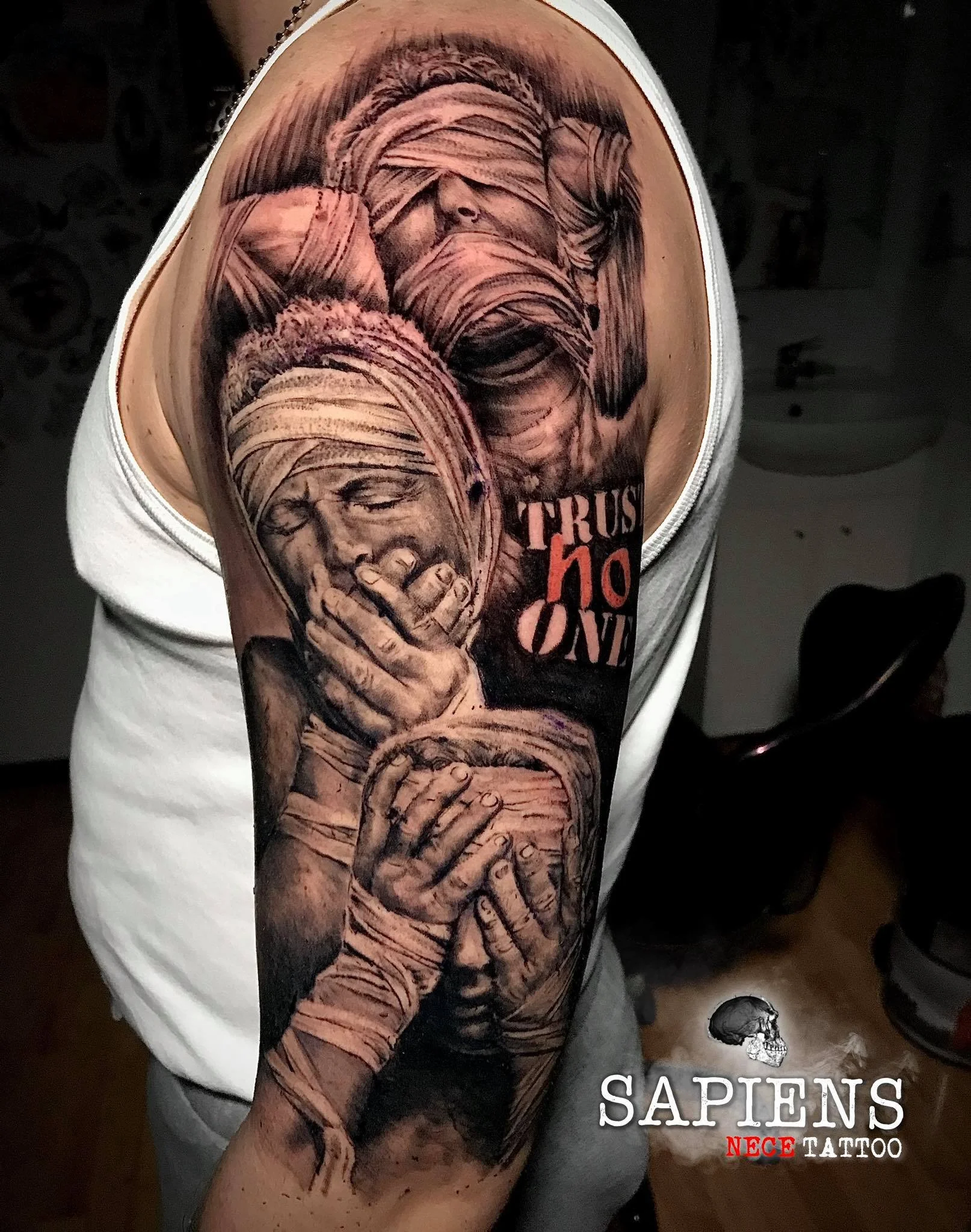 tatuaj mare half sleeve in stil black and gray