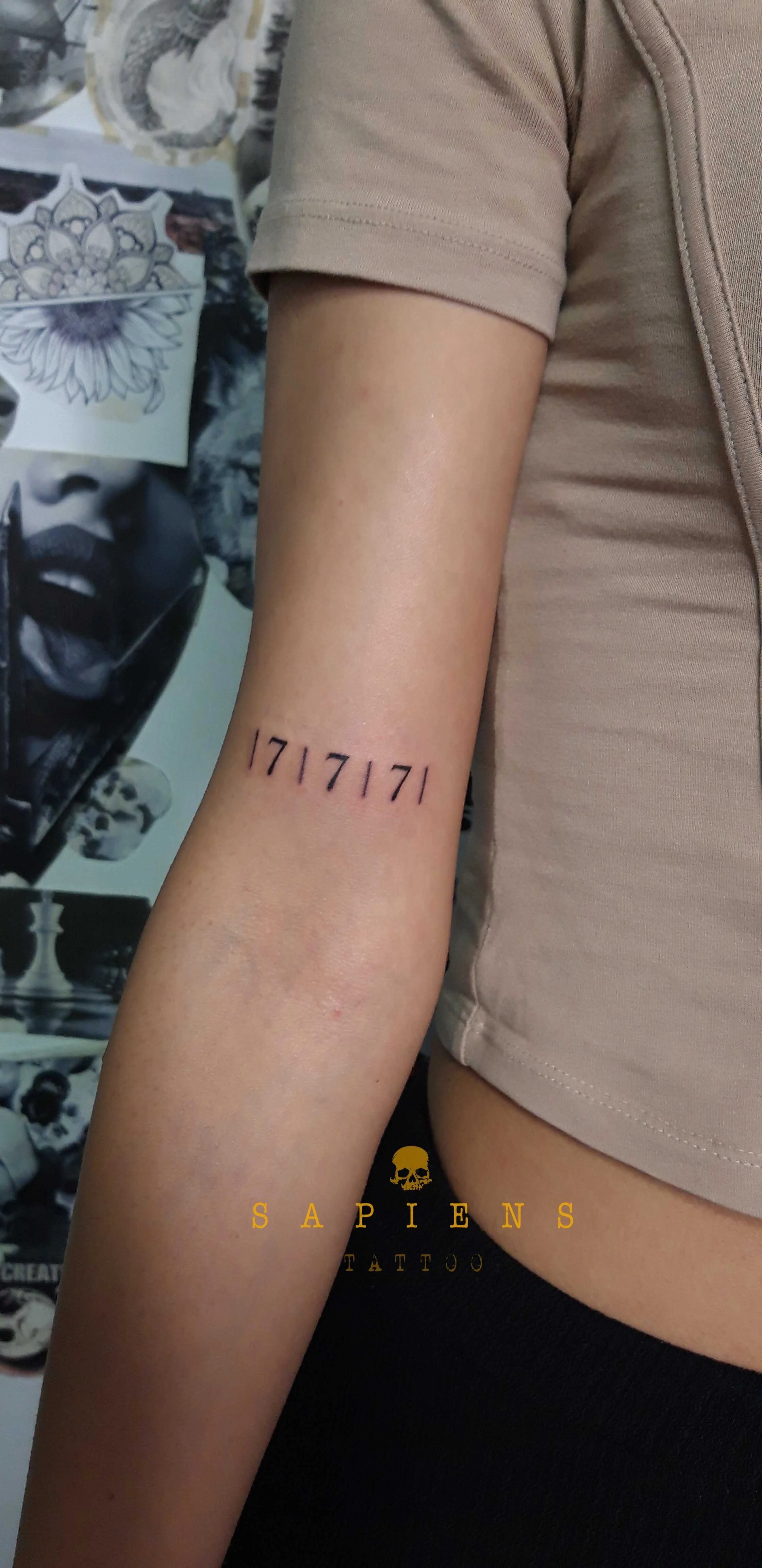 tatuaj pe brat cu cifre