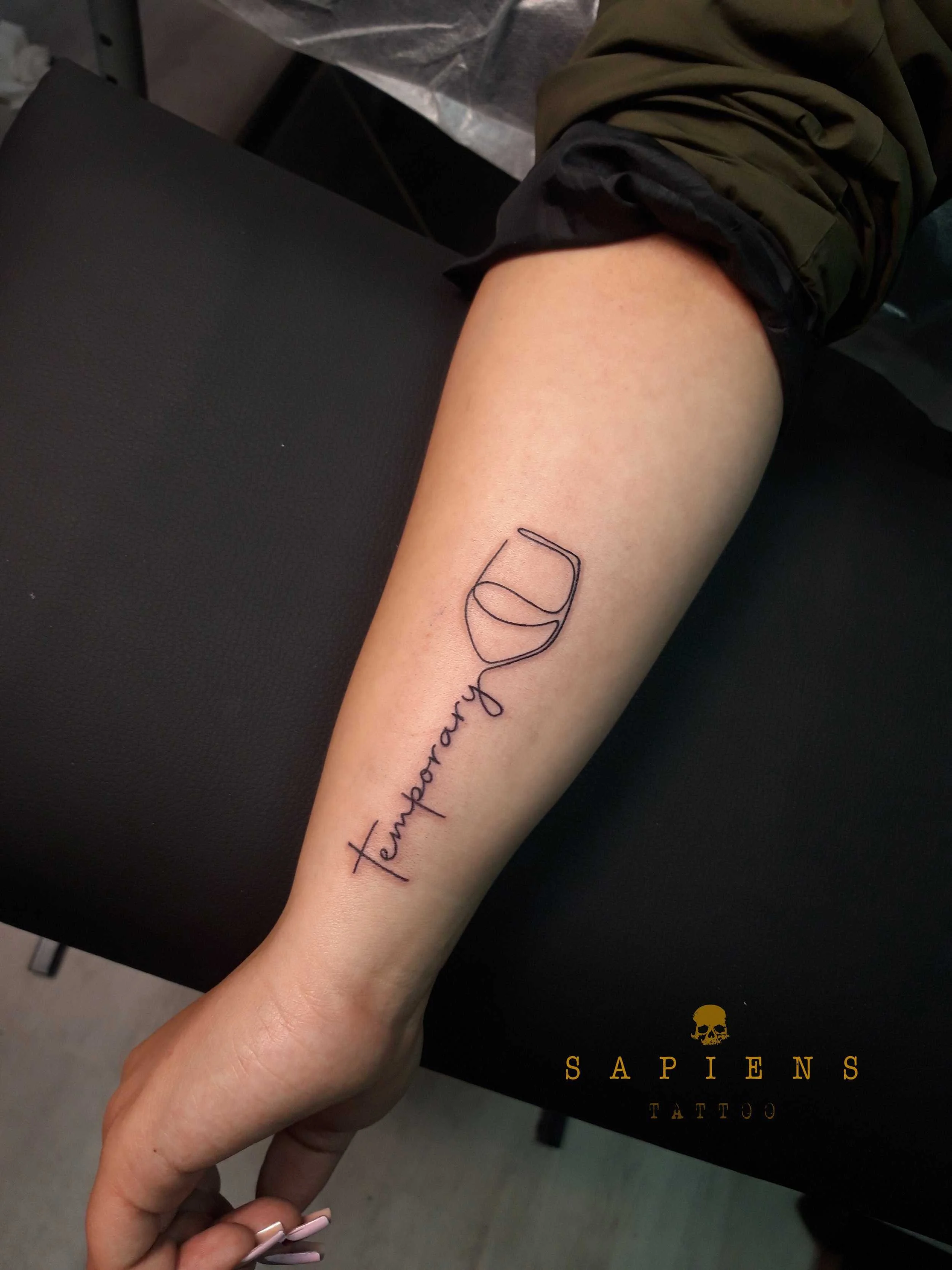 tatuaj linii si scris