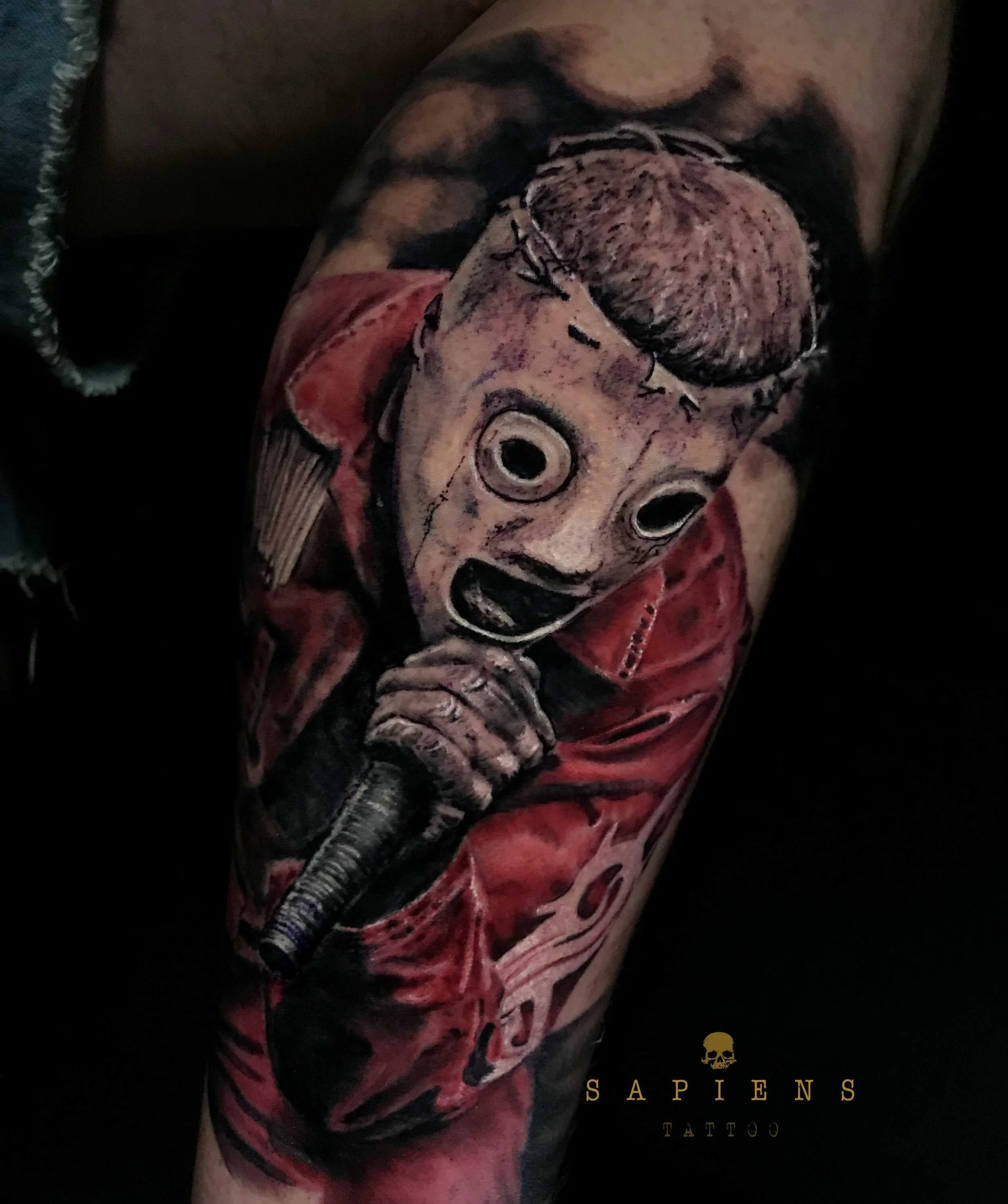 tatuaj color portret pe gamba