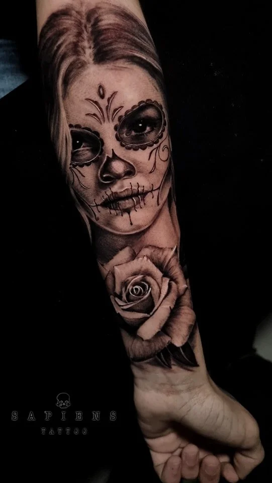 tatuaj pe antebrat interior in stil chicano