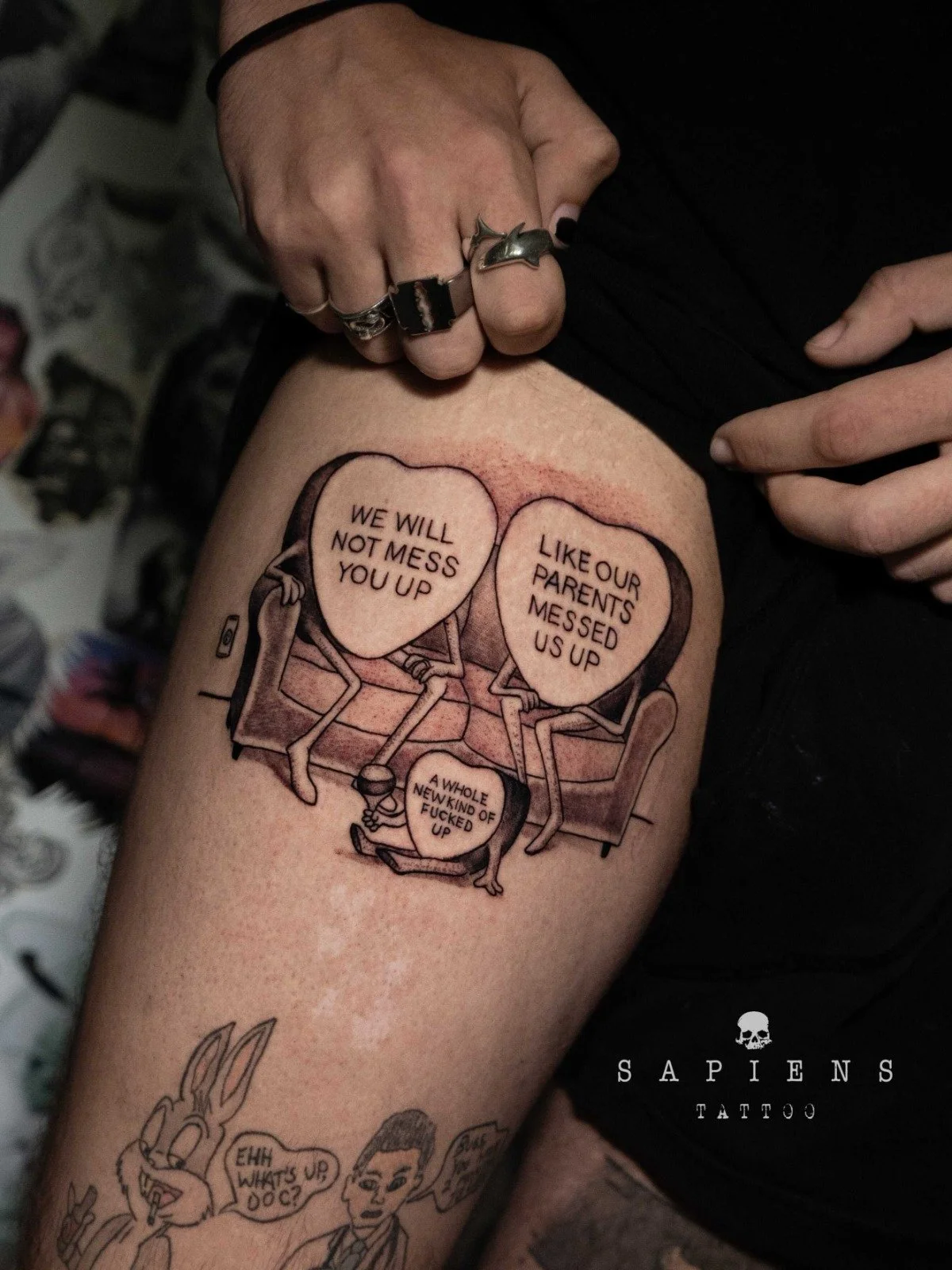 tatuaj pe pulpa piciorului pentru barbati cu text si mesaj