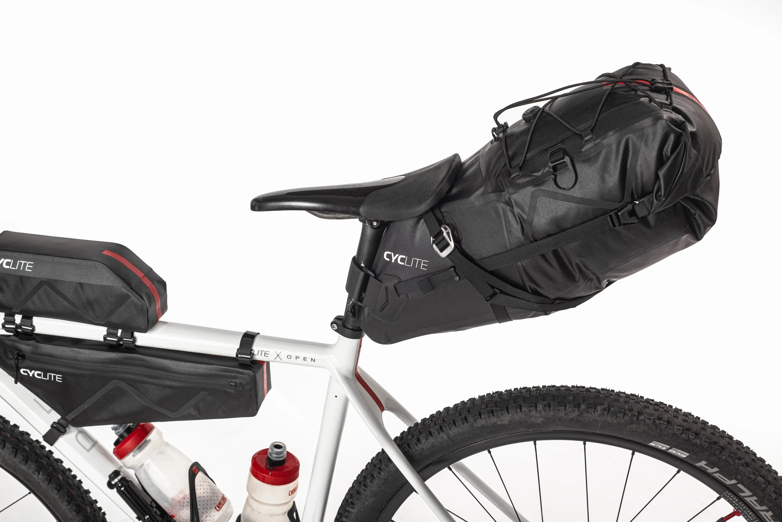 CYCLITE_B-2021-001-13-900_SADDLE BAG-01_Black_Studio (3).jpg