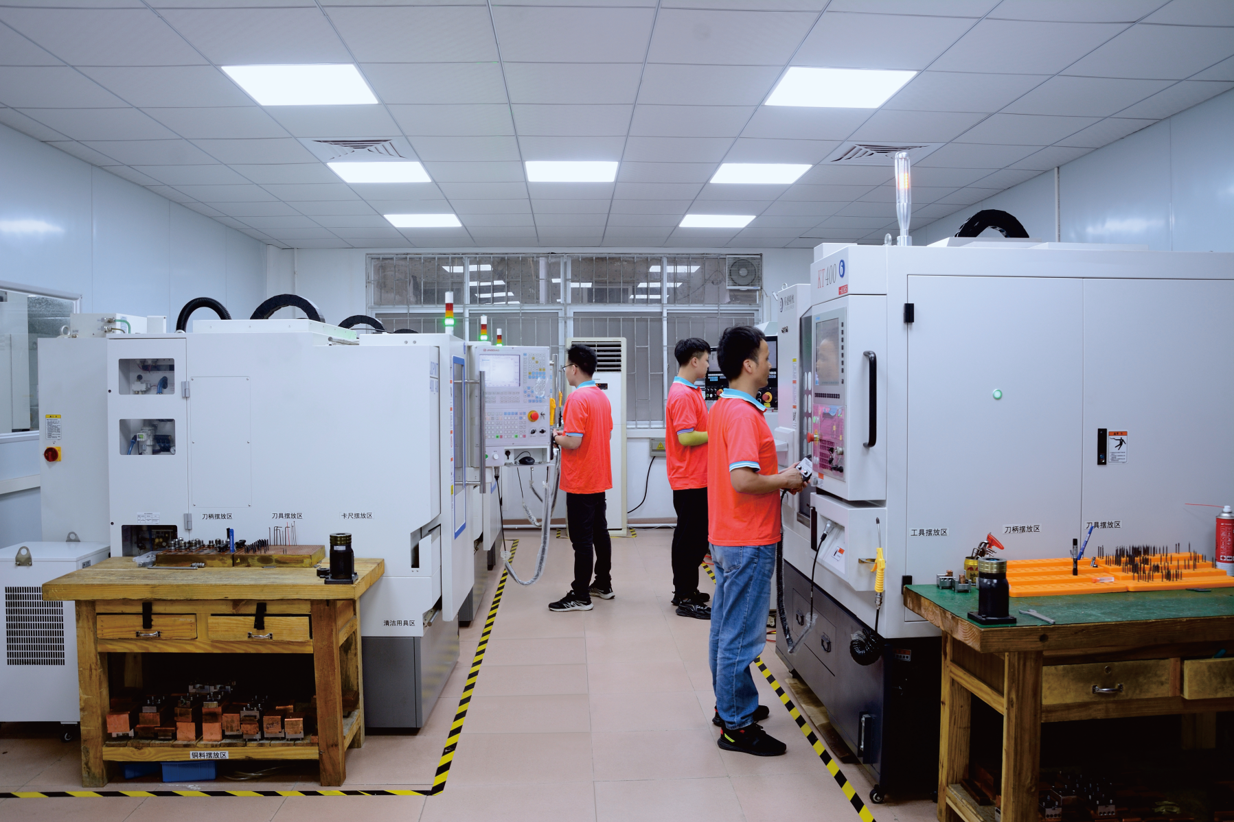 MAKINO CNC Machining center.png