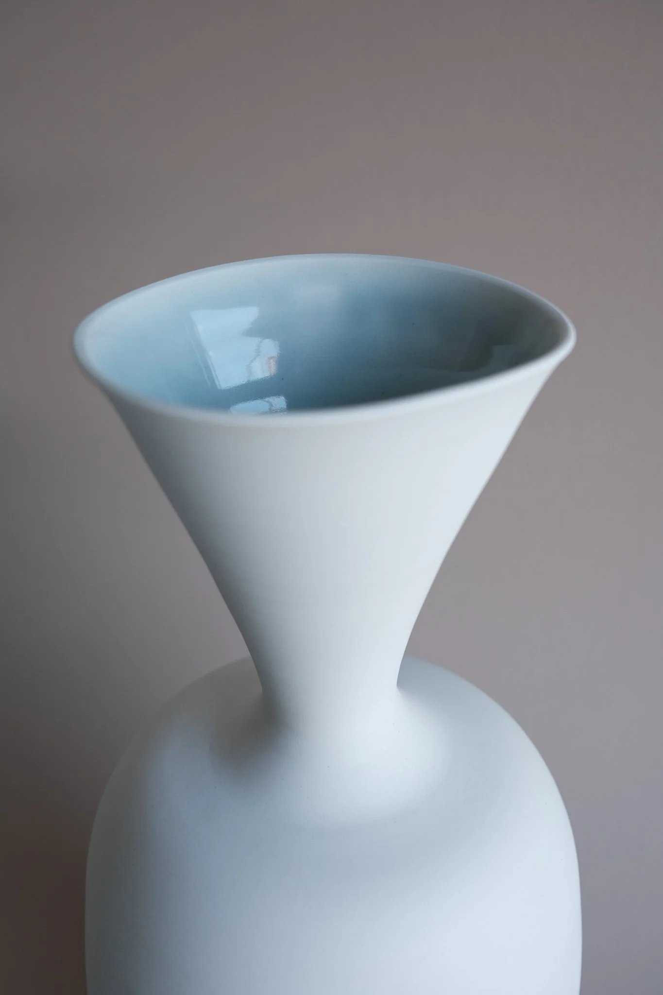 1.1trumpet-vase-andrew-gibson-Lander-Se.jpg