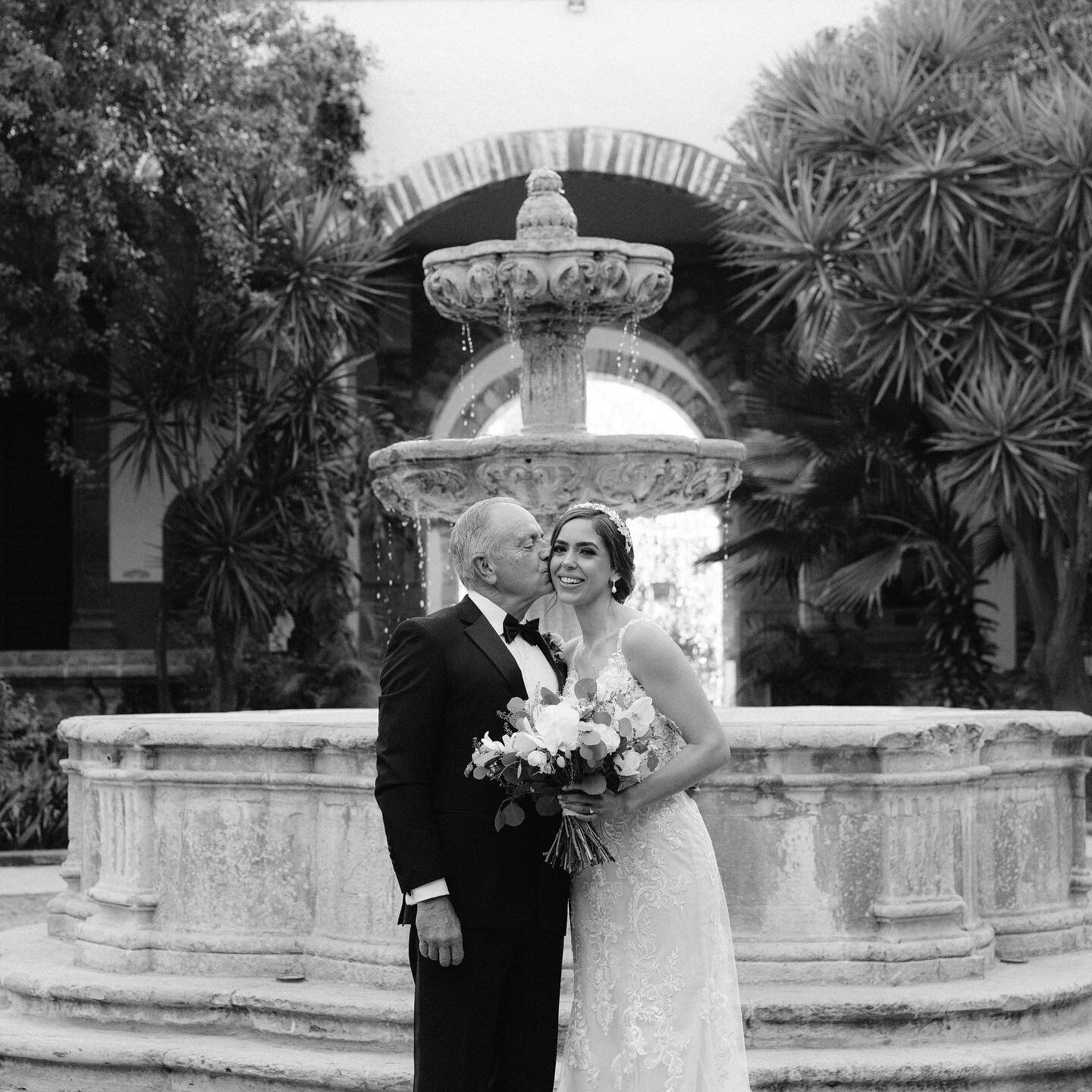&ldquo;The memories we make with our family is everything&rdquo;

WP: @santoamorweddingplanner 
Video: @peppermint.weddingfilms 
Venue: @institutoallende 

#SanMiguelDeAllende #DestinationWedding #WeddingPhotography #CasateEnSanMiguel #Wedding #Weddi