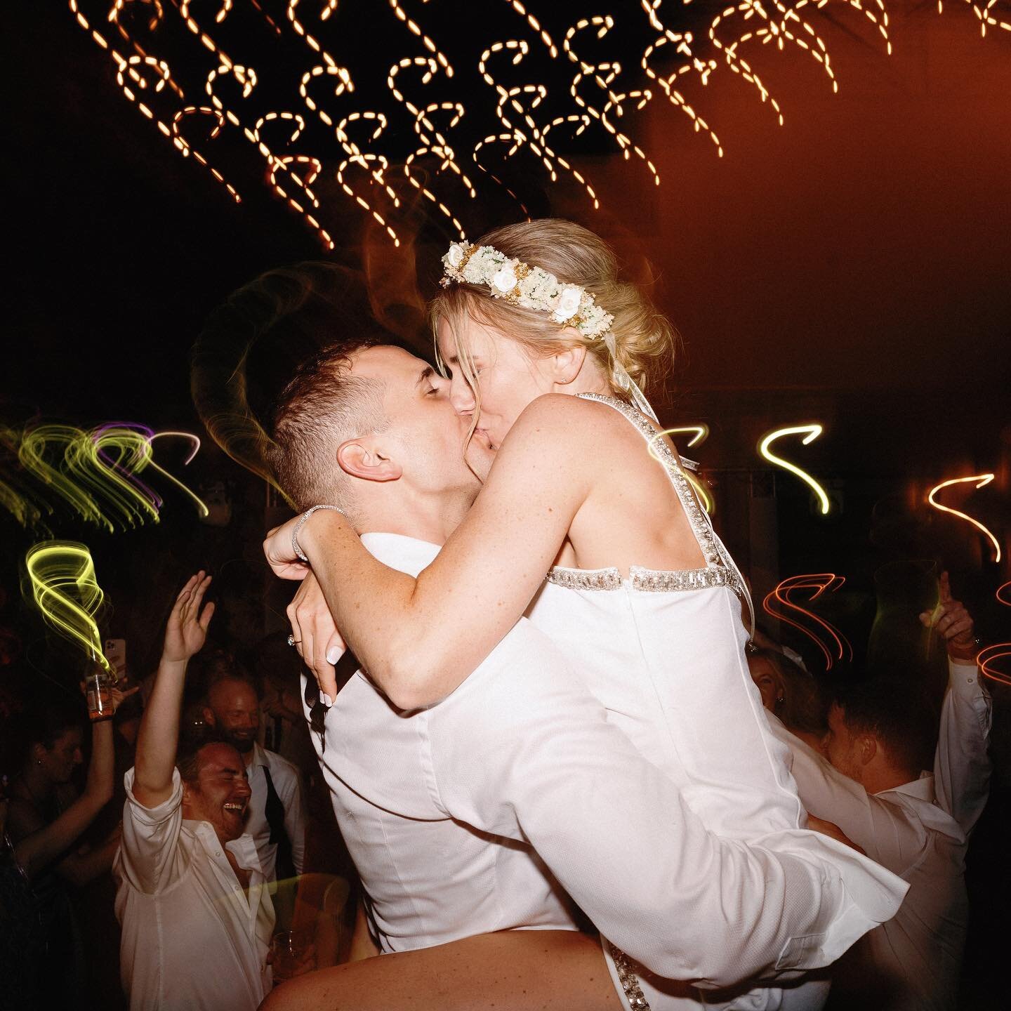 Did someone say party!?🎉

Video: @peppermint.weddingfilms 

#SanMiguelDeAllende #DestinationWedding #WeddingPhotography #CasateEnSanMiguel #Wedding #WeddingPhotos #Boda #FotosDeBoda #WeddingPhotographer #BeautifulWedding #WeddingDay #Wedding #Bride 