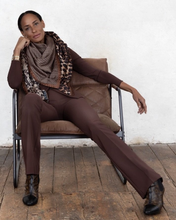 #ebonyandivoryscarfs #ebonyandivoryscarves #newkollektion #scarfoftheday