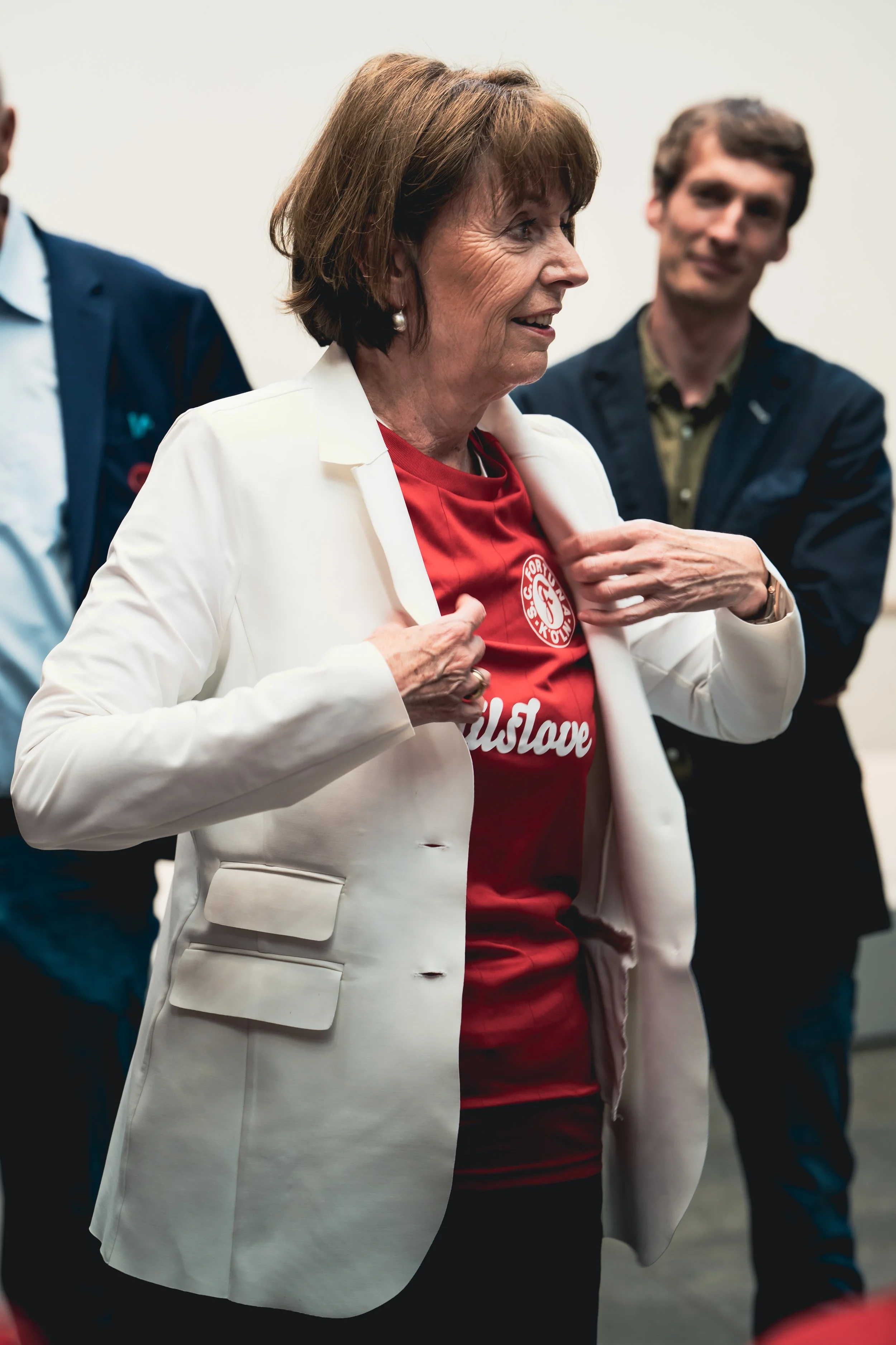 Fortuna Köln Frauen Rathaus-2.jpg