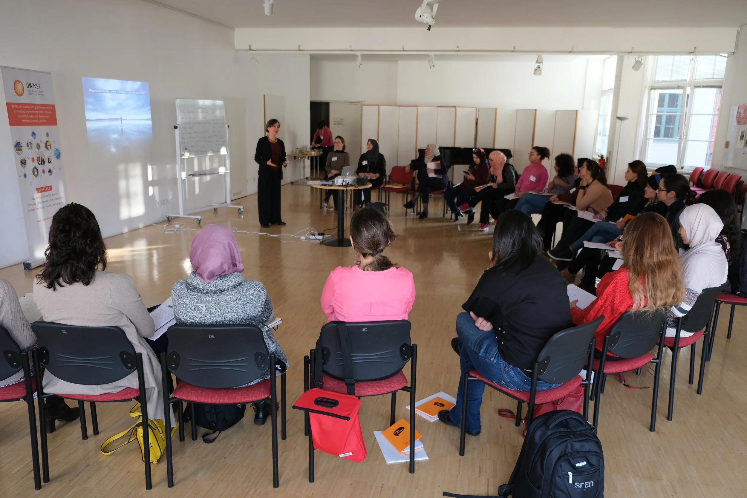 GWNET_Workshop_20191128_Photo_Group (9).JPG