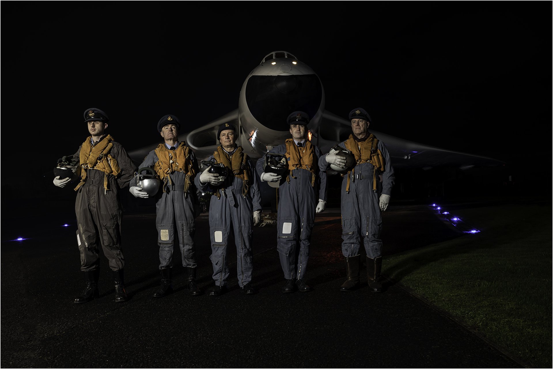 Vulcan XM603 & Crew Front.jpg
