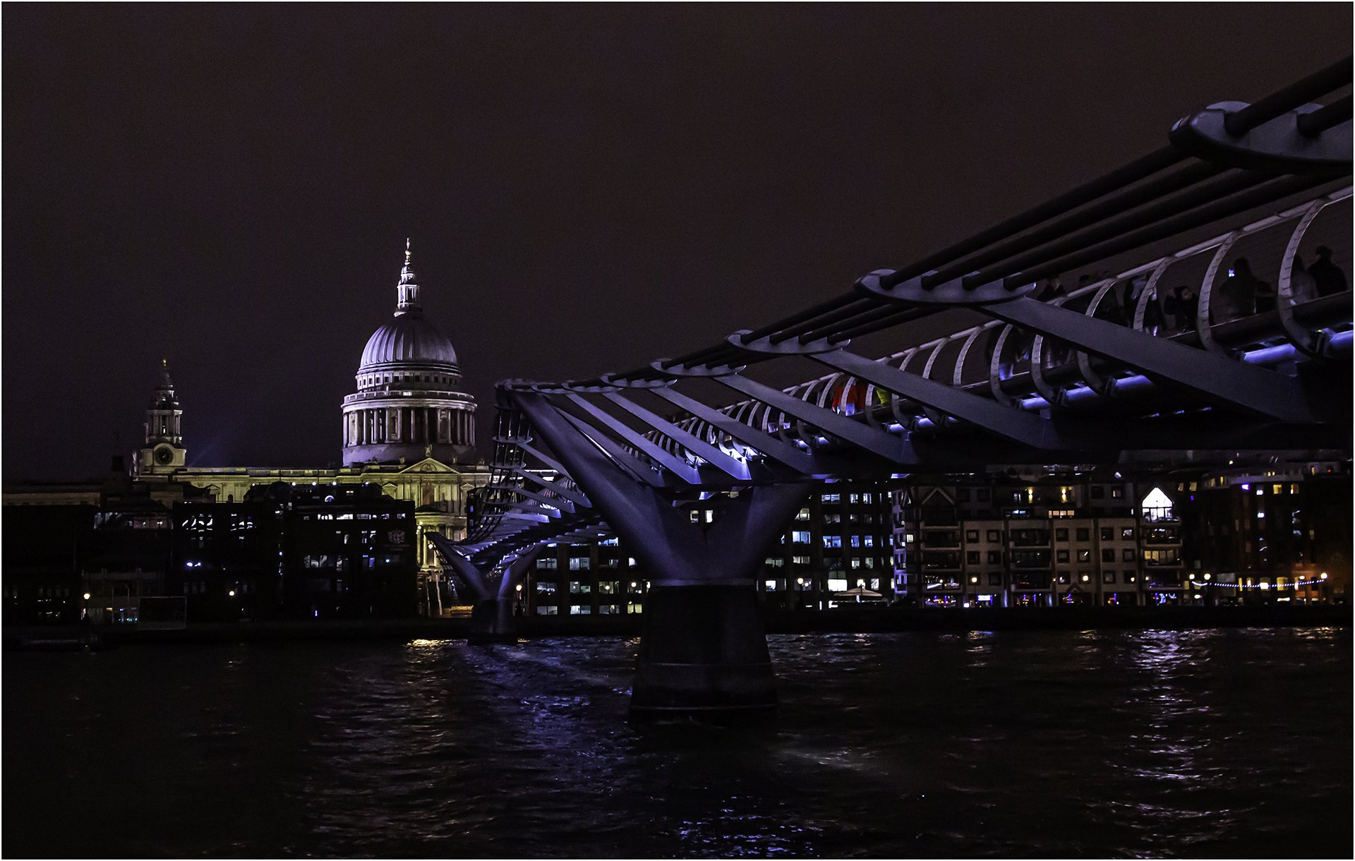 London. Millenium Bridge to St Pauls.jpg