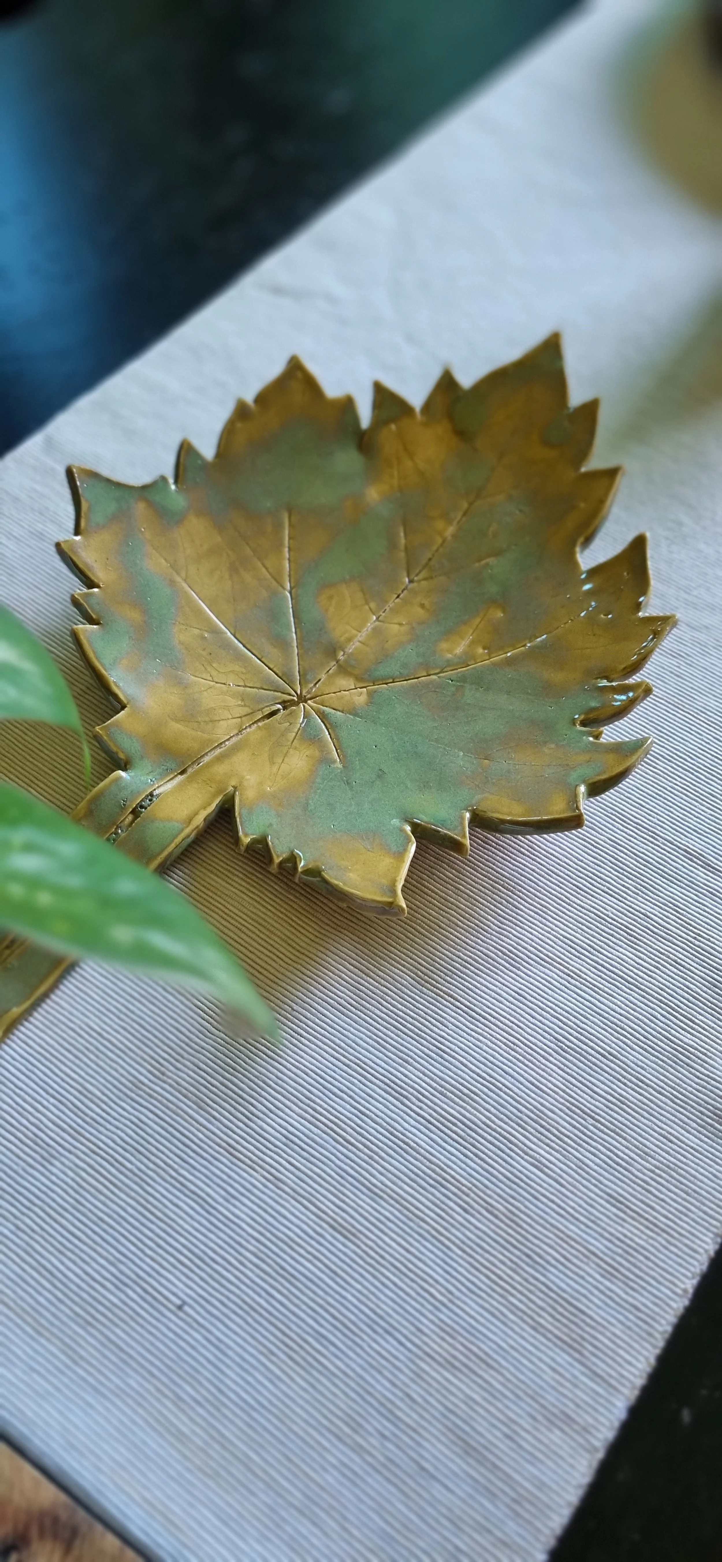 artstudioaparna-papaya-leaf-shaped-ceramic-platter-5-3.jpg