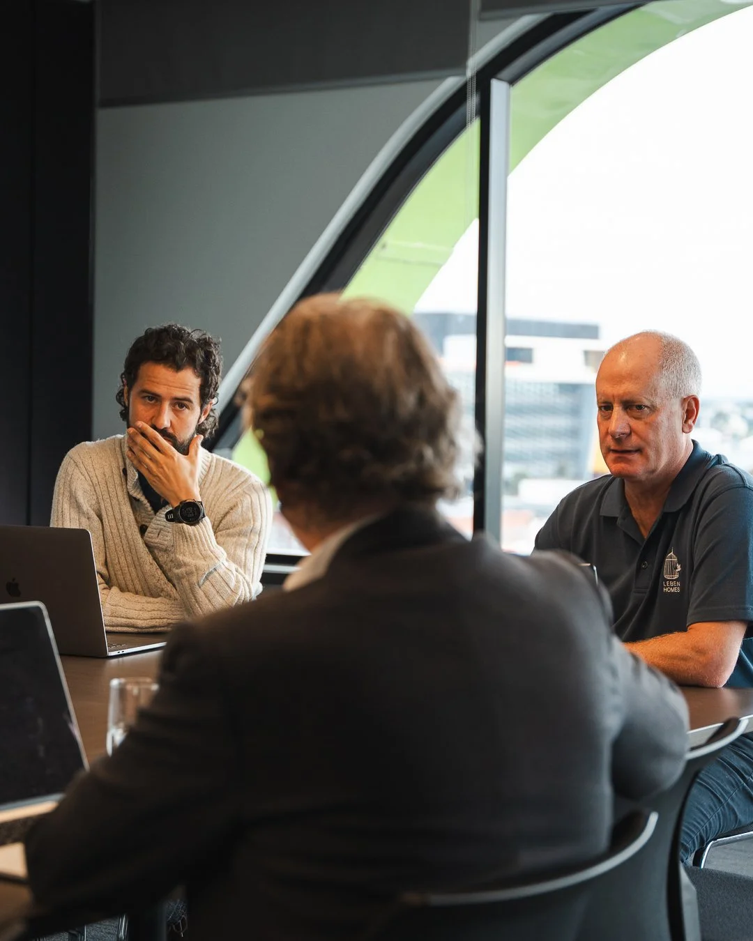 Got a team that loves a good brainstorm? So do we! 🤝 From strategy sessions to creative collaborations, our spaces are ready for whatever you throw at them.