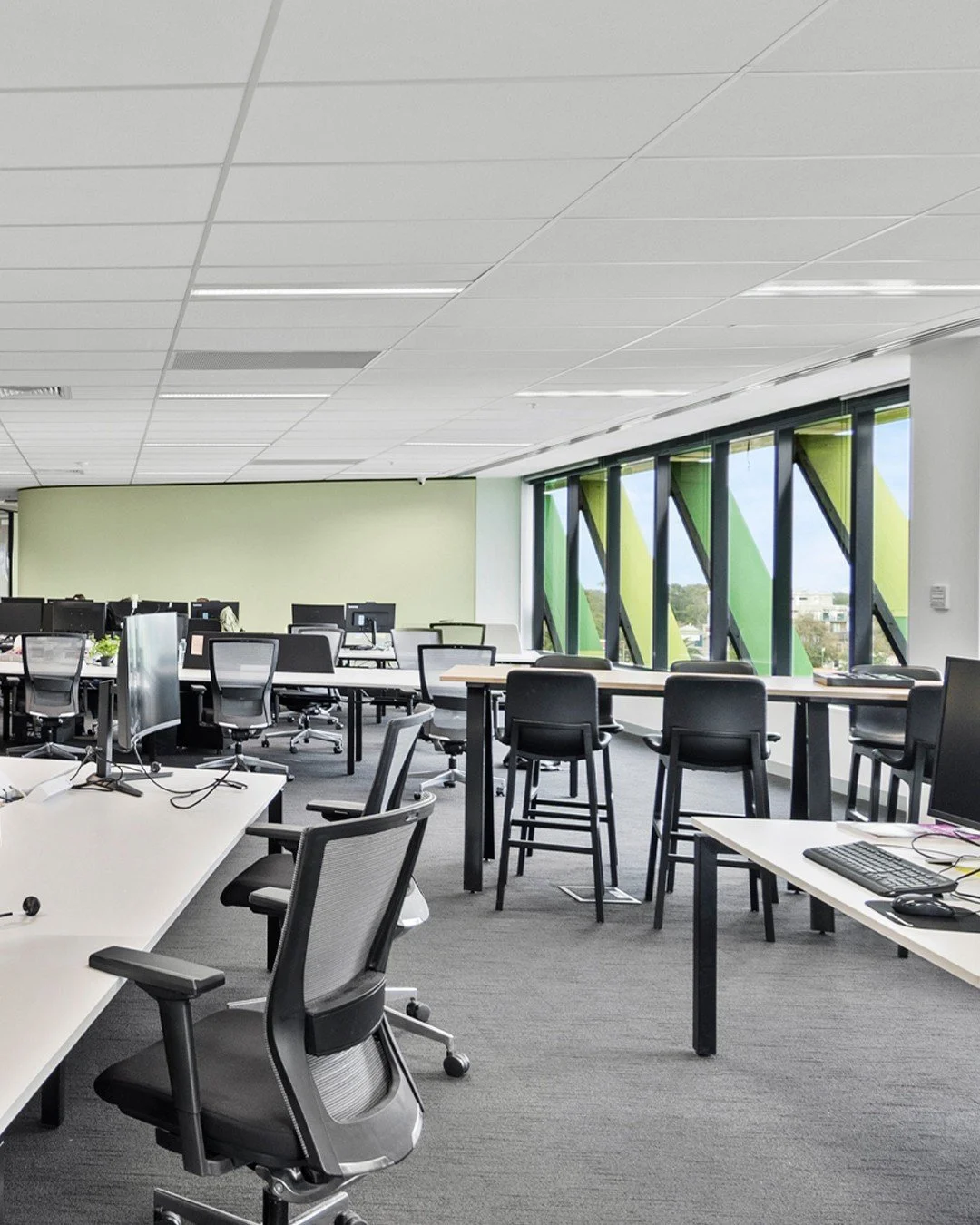 Looking for a workspace that just works? Our hot desks are flexible, comfortable, and ready whenever you are. No need to commit long-term—drop in, plug in, and get productive.