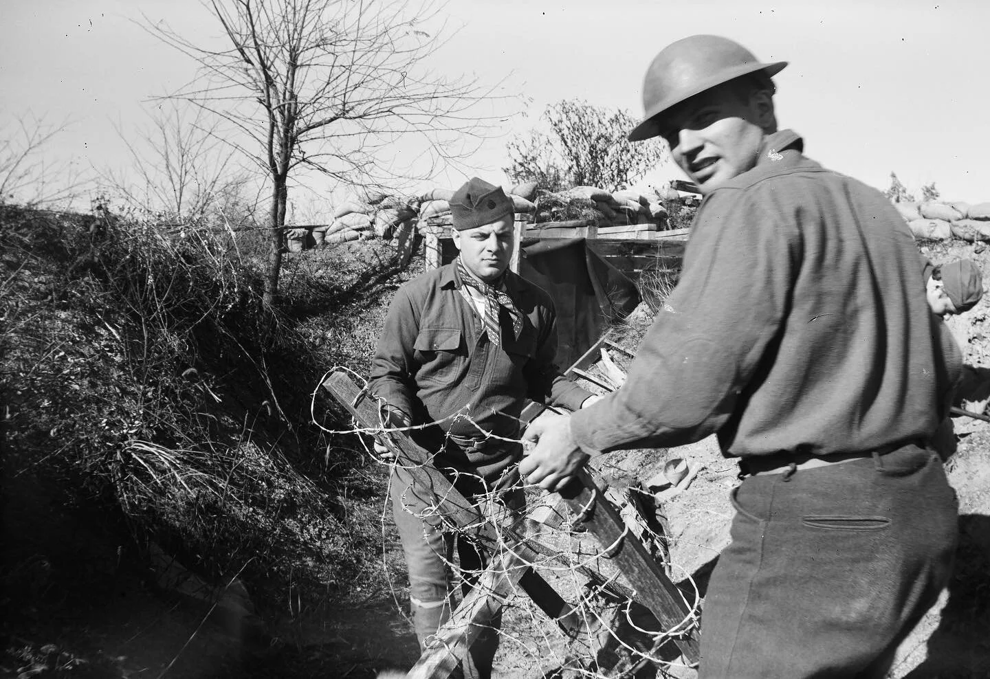 Doughboys move a barbed wire obstacle to the front line. I shot this with a Kodak Premo No. 2 and used #ilford 100 ISO film. With @historyguy1778 @districtcamera @service.photo #reenactmentphotographer #portraitphotographer #greatwarlivinghistory #12
