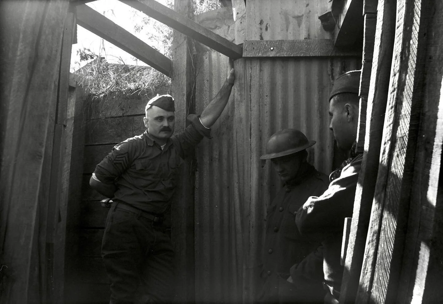 American officers converse by their dugout entrance. I shot this with a Kodak Premo No. 2 and used #ilford 100 ISO film. With @nickdalrymple @historyguy1778 @districtcamera @service.photo #reenactmentphotographer #portraitphotographer #greatwarliving