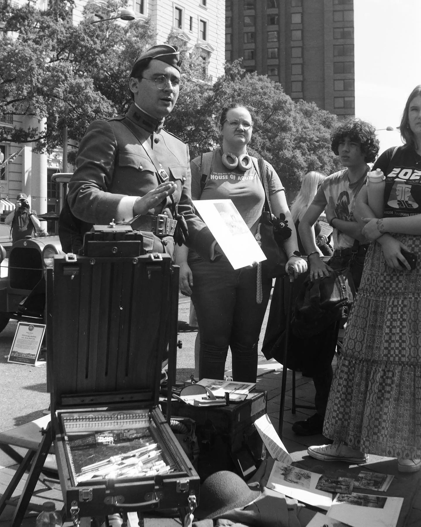 James Loder educating the public on War Artists in WW1 at the Inauguration of the National WW1 Memorial in D.C. I shot this with a Kodak Premo No. 2 and used #tmax 400 ISO film. With @eastcoastdoughboys @genericcola @districtcamera  #reenactmentphoto