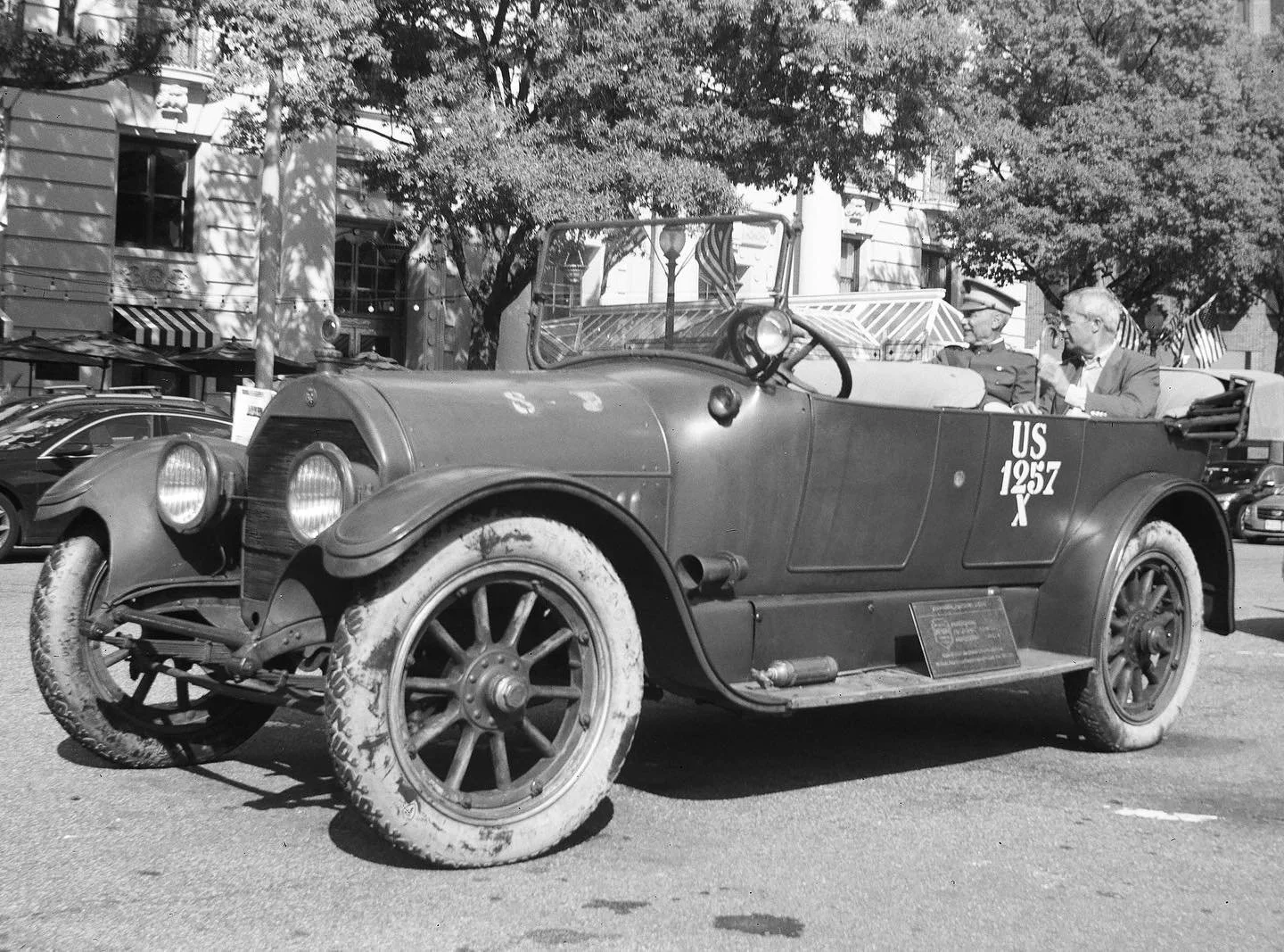 General Pershing and guest in a Cadillac staff car from 1918 at the Inauguration of the National WW1 Memorial in D.C. I shot this with a Kodak Premo No. 2 and used #tmax 400 ISO film. With @eastcoastdoughboys @chasrittenhousesr @districtcamera  #reen
