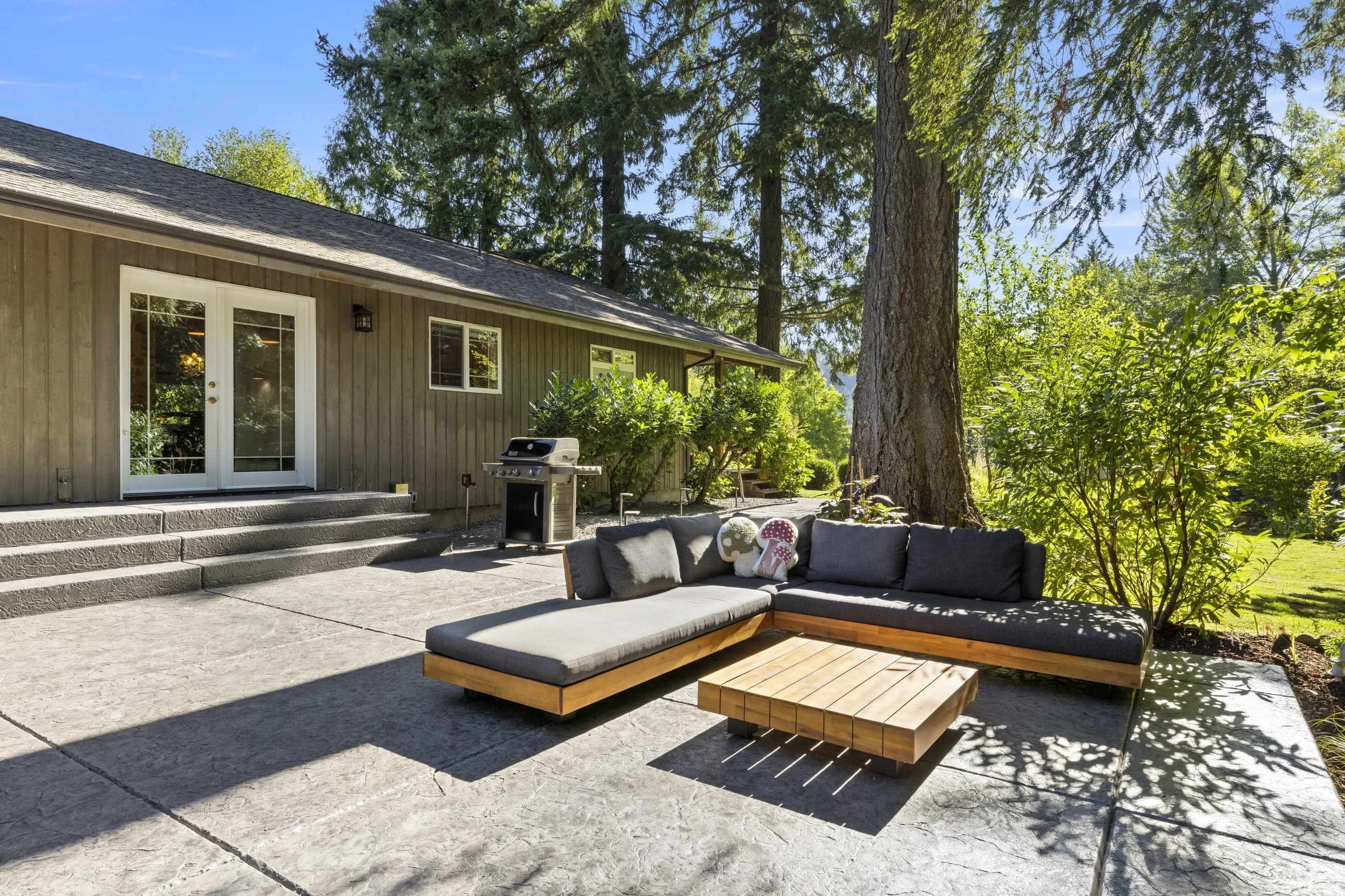 4 Pear Blossom Dr-73.jpg