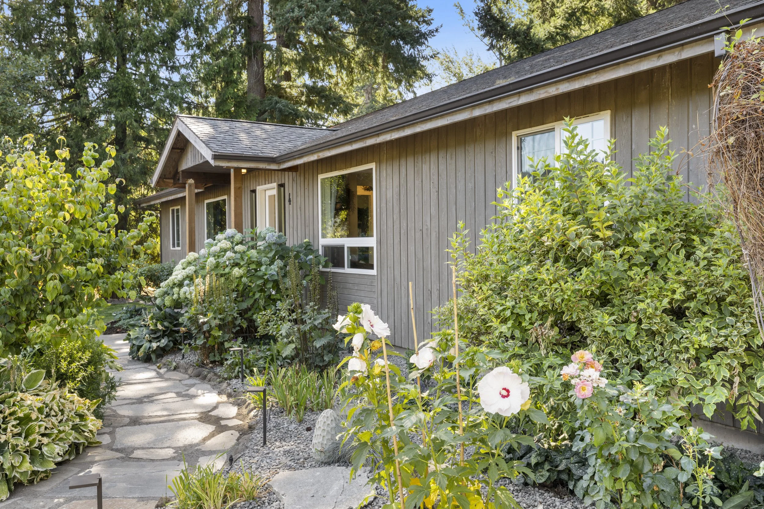 4 Pear Blossom Dr-7.jpg