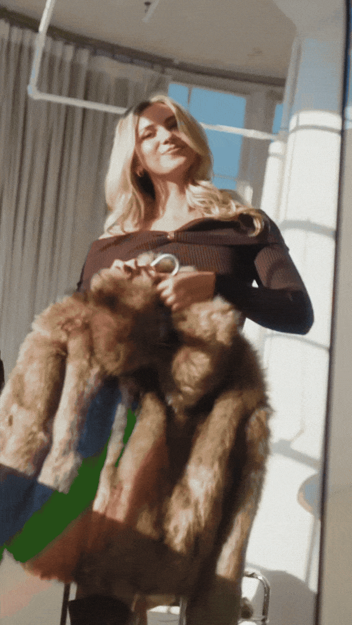 katiefeeneyy_1765728206_3787524238451063371_1526399286-ezgif.com-optimize (1).gif