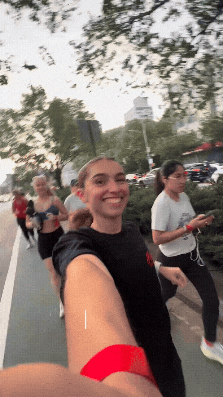 jeanettewithanx_1750344736_3658479072059032626_6528818206-ezgif.com-optimize (1).gif