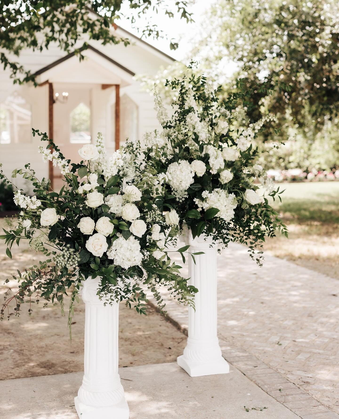 We always love working at The Greenery ⁠ - it&rsquo;s a versatile space that is equal parts cozy and welcoming, yet chic and modern. Which was exactly what Jade + Hunter&rsquo;s wedding was! ⁠
⁠
Wedding Planner: @havenceleste with @bontemps.eventplan