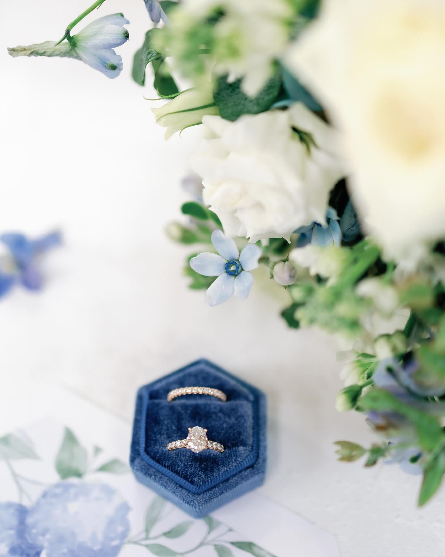 Wedding Tip: Don&rsquo;t forget to include your rings in your detail photos!💍

They may already be packed in your bag or with your officiant, but your photographer will definitely want them for your flat lay.

Pop them in your detail box along with 