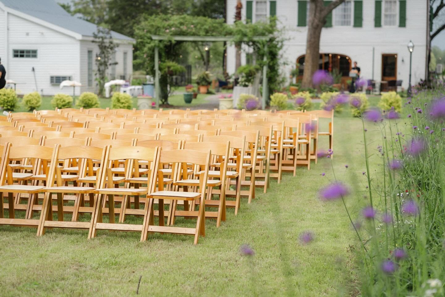 Simple, stunning, and set to say &ldquo;I do.&rdquo;🤍

We make sure every chair, every angle, every moment is ready for your walk down the aisle.✨
-
Venue: @maison_stephanie 
Planner: @bontemps.eventplanning 
Photographer: @amareweds 
-
#BonTempsEve