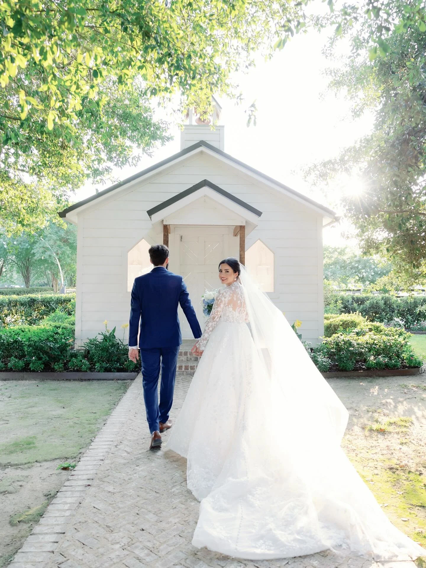 Meet me at the chapel&hellip; and let&rsquo;s make it unforgettable.💍✨

From the first look to the last dance, it&rsquo;s a day built on love, laughter, and memories you&rsquo;ll carry forever.
-
Venue: @theberrybarn_thegreenery 
Planner: @bontemps.